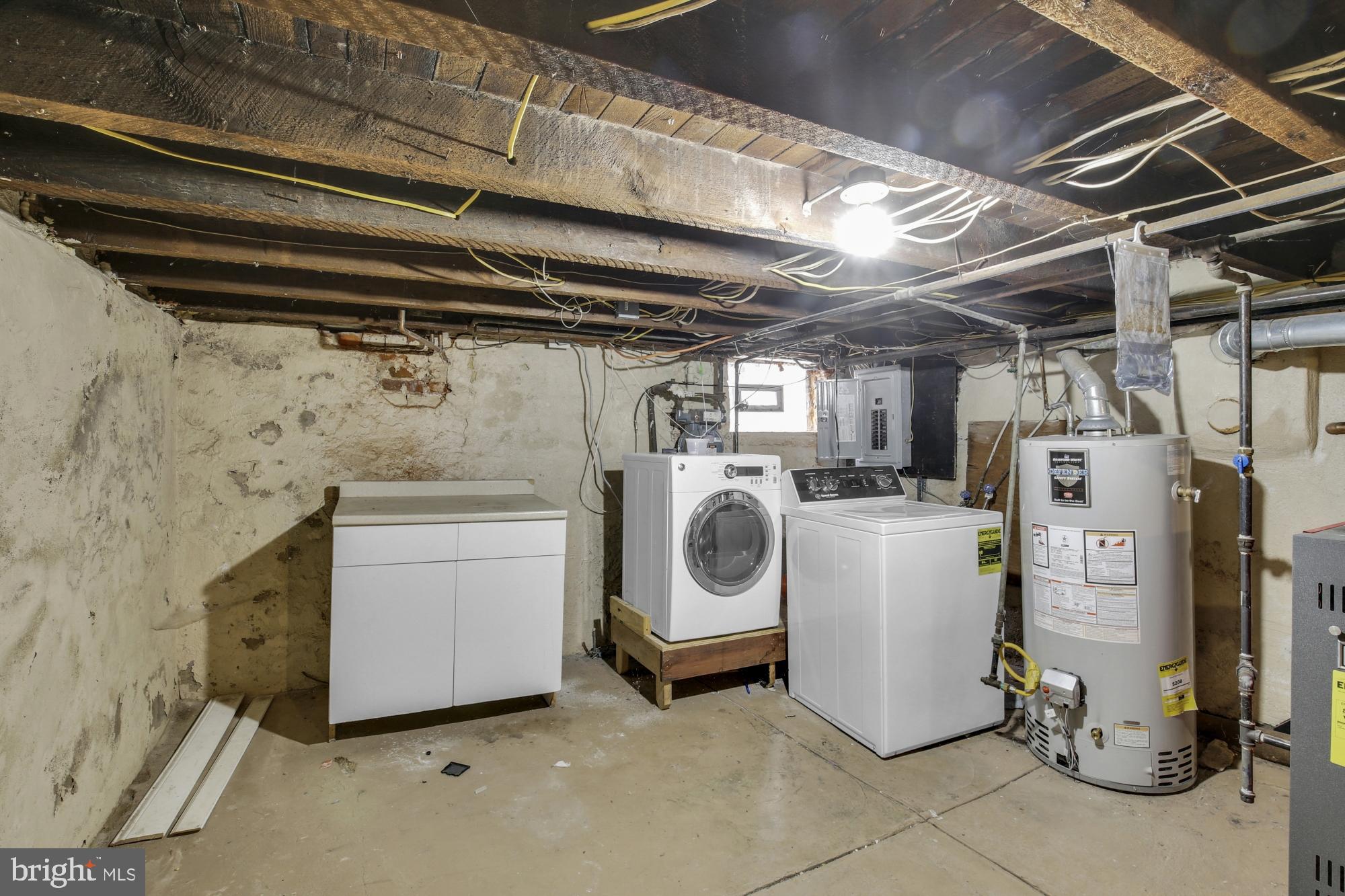 DICKENS SQ - Residential Lease