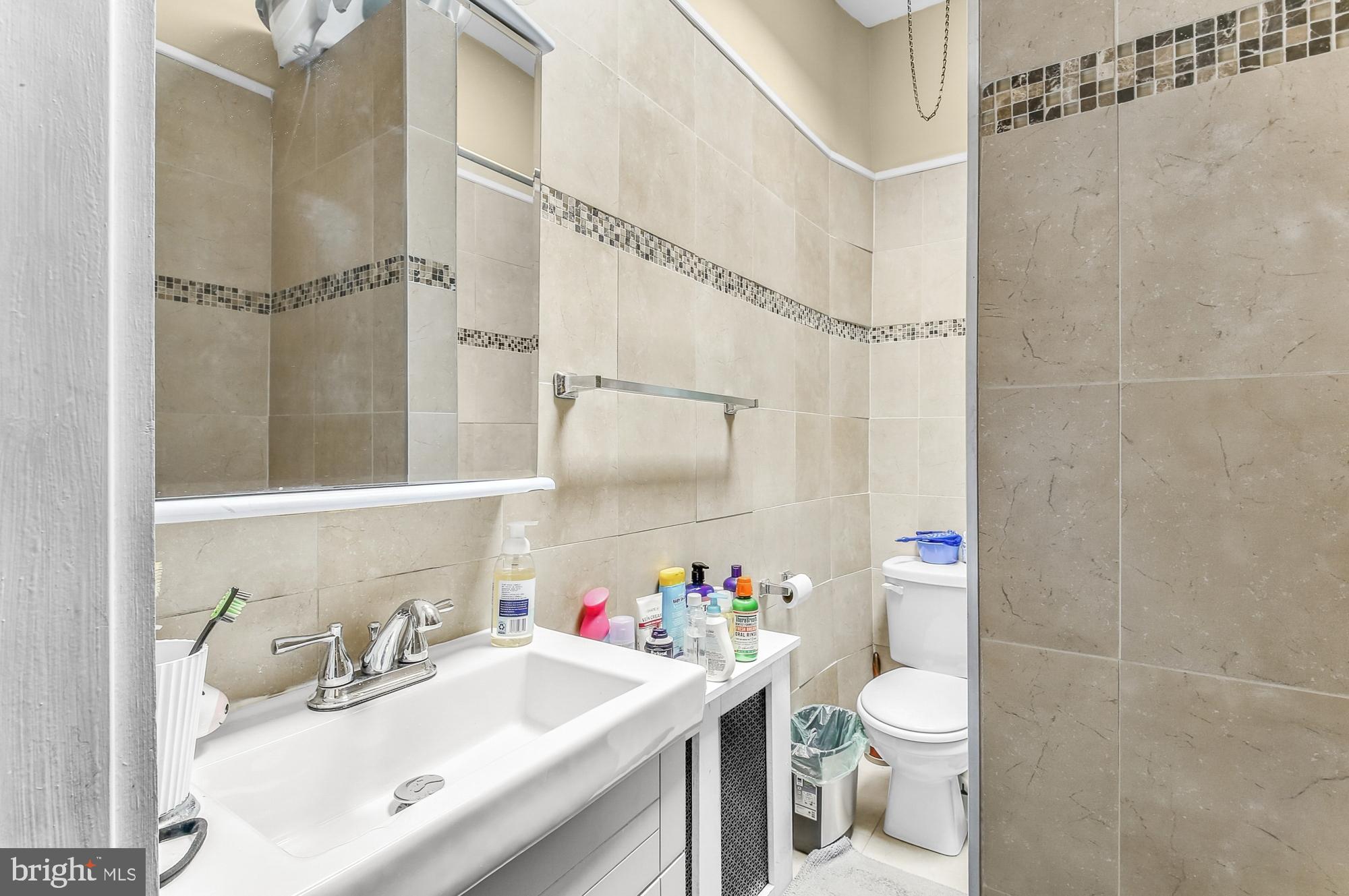DICKENS SQ - Residential Lease