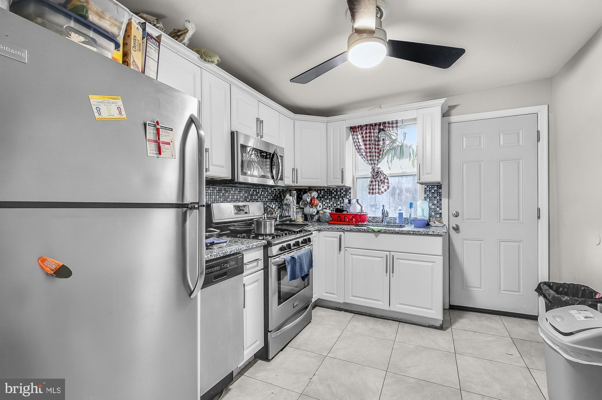 DICKENS SQ - Residential Lease