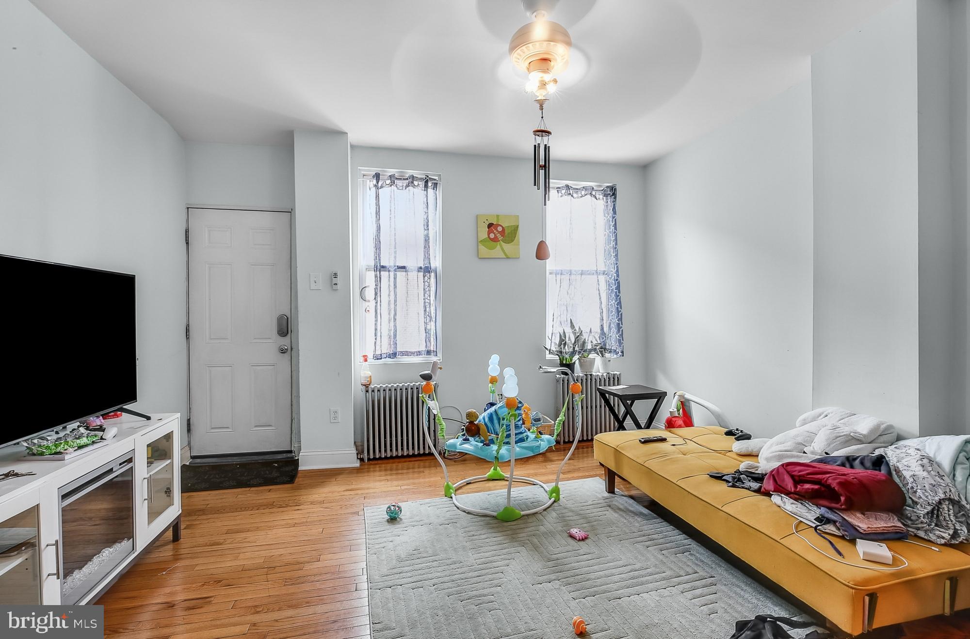 DICKENS SQ - Residential Lease