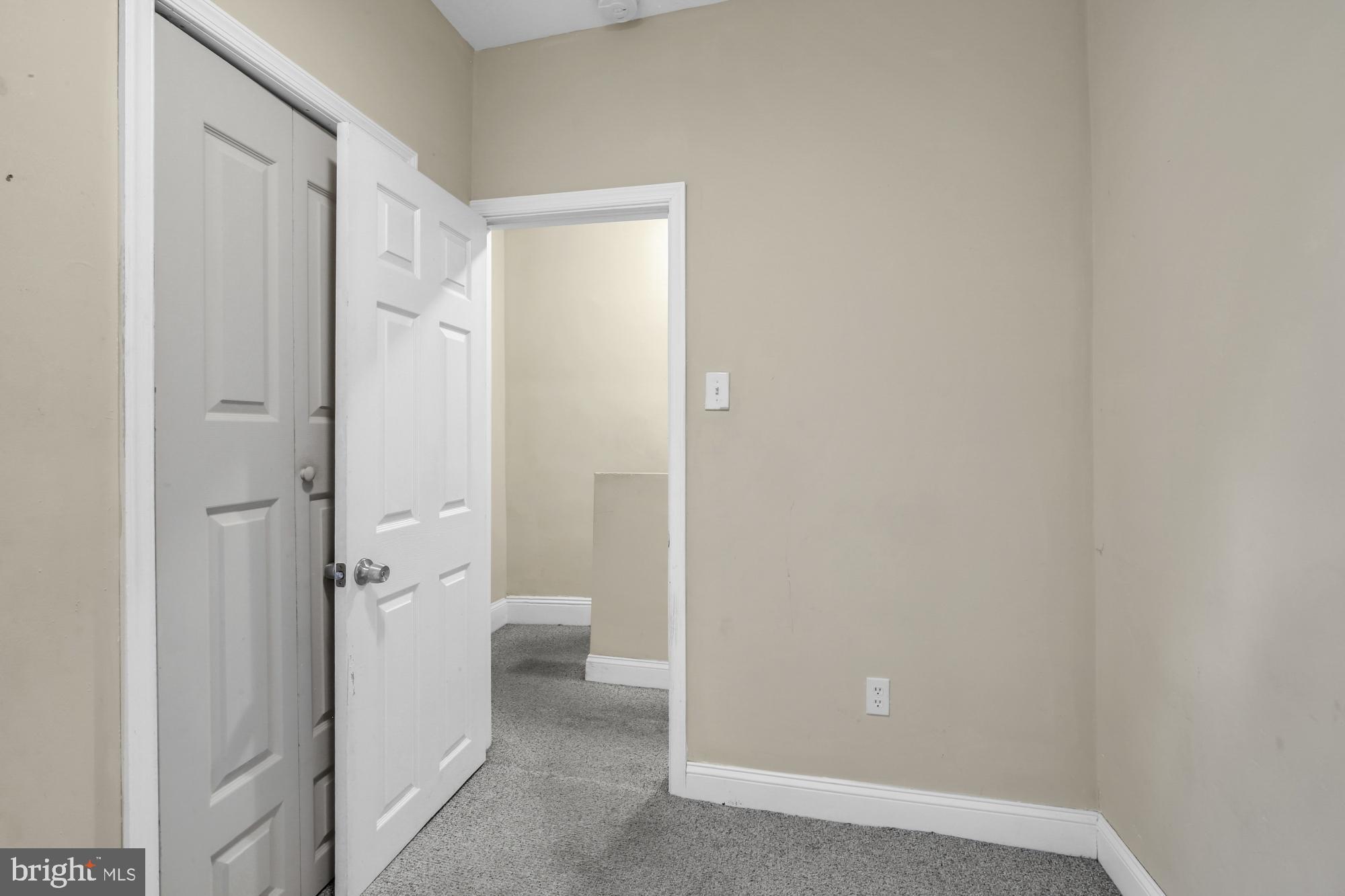 DICKENS SQ - Residential Lease