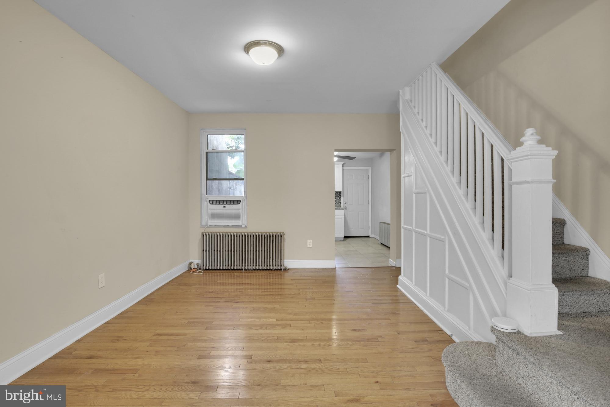 DICKENS SQ - Residential Lease