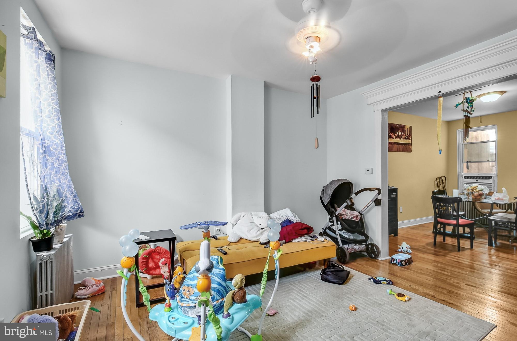 DICKENS SQ - Residential Lease