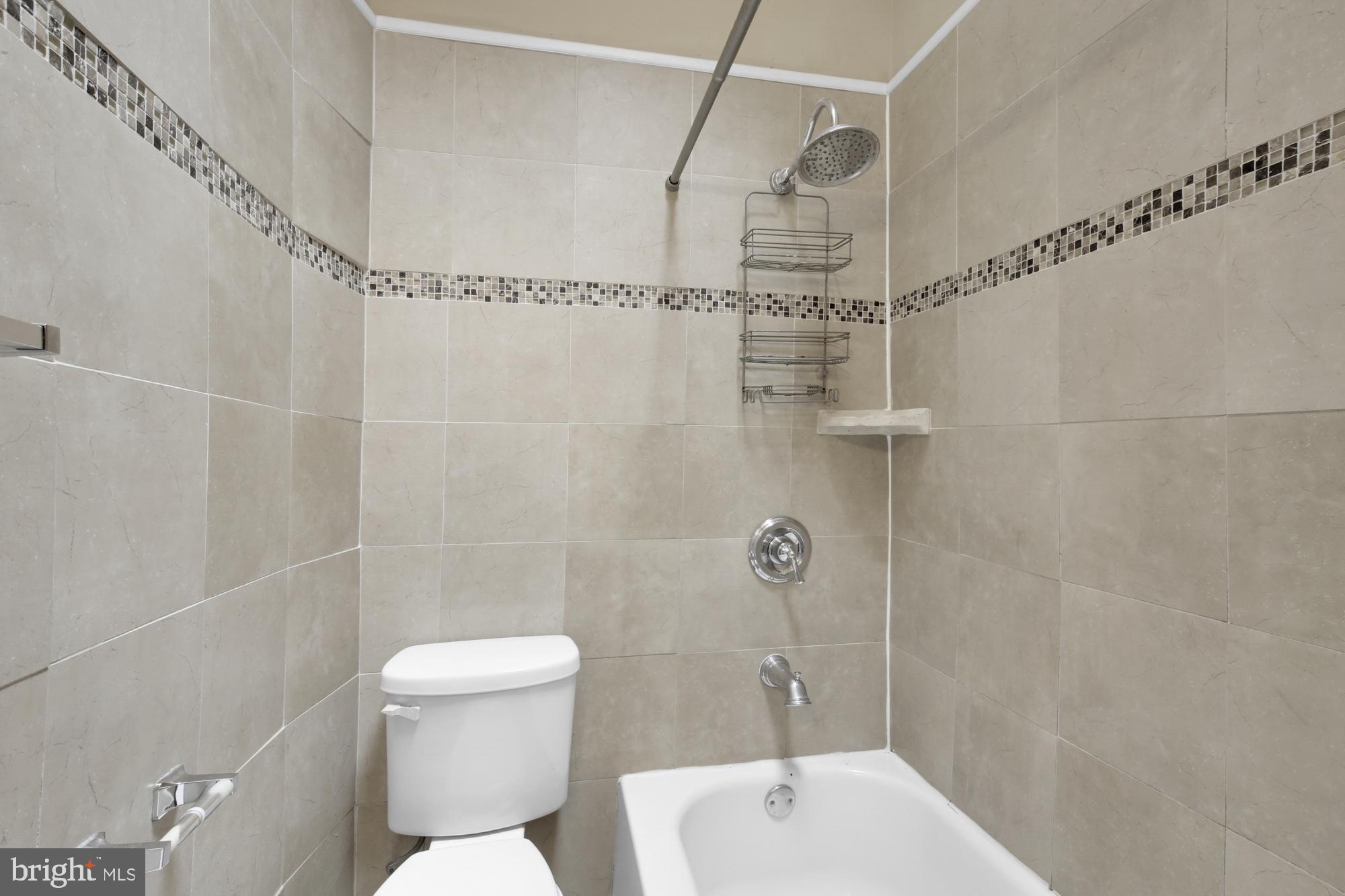 DICKENS SQ - Residential Lease