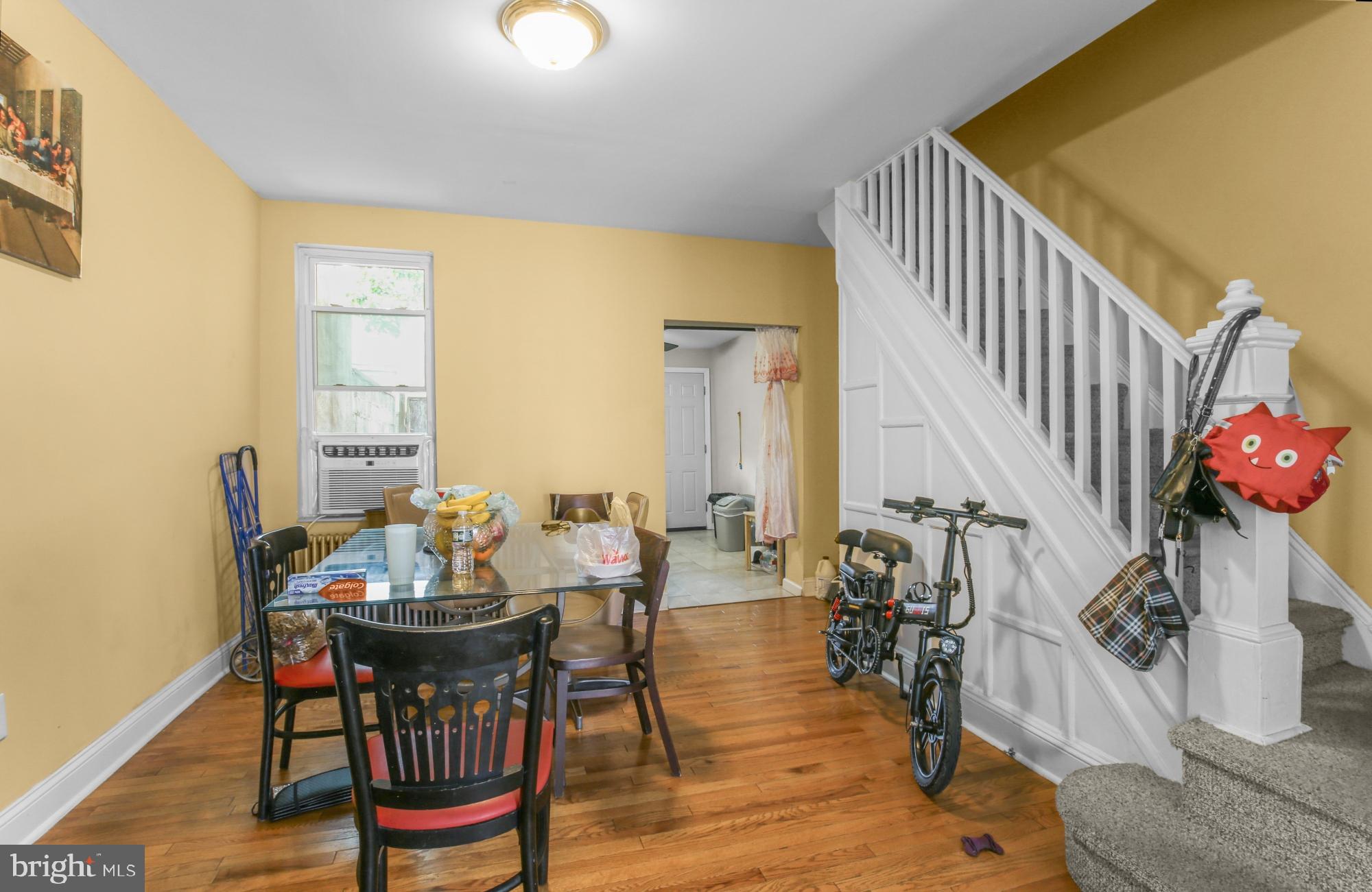 DICKENS SQ - Residential Lease
