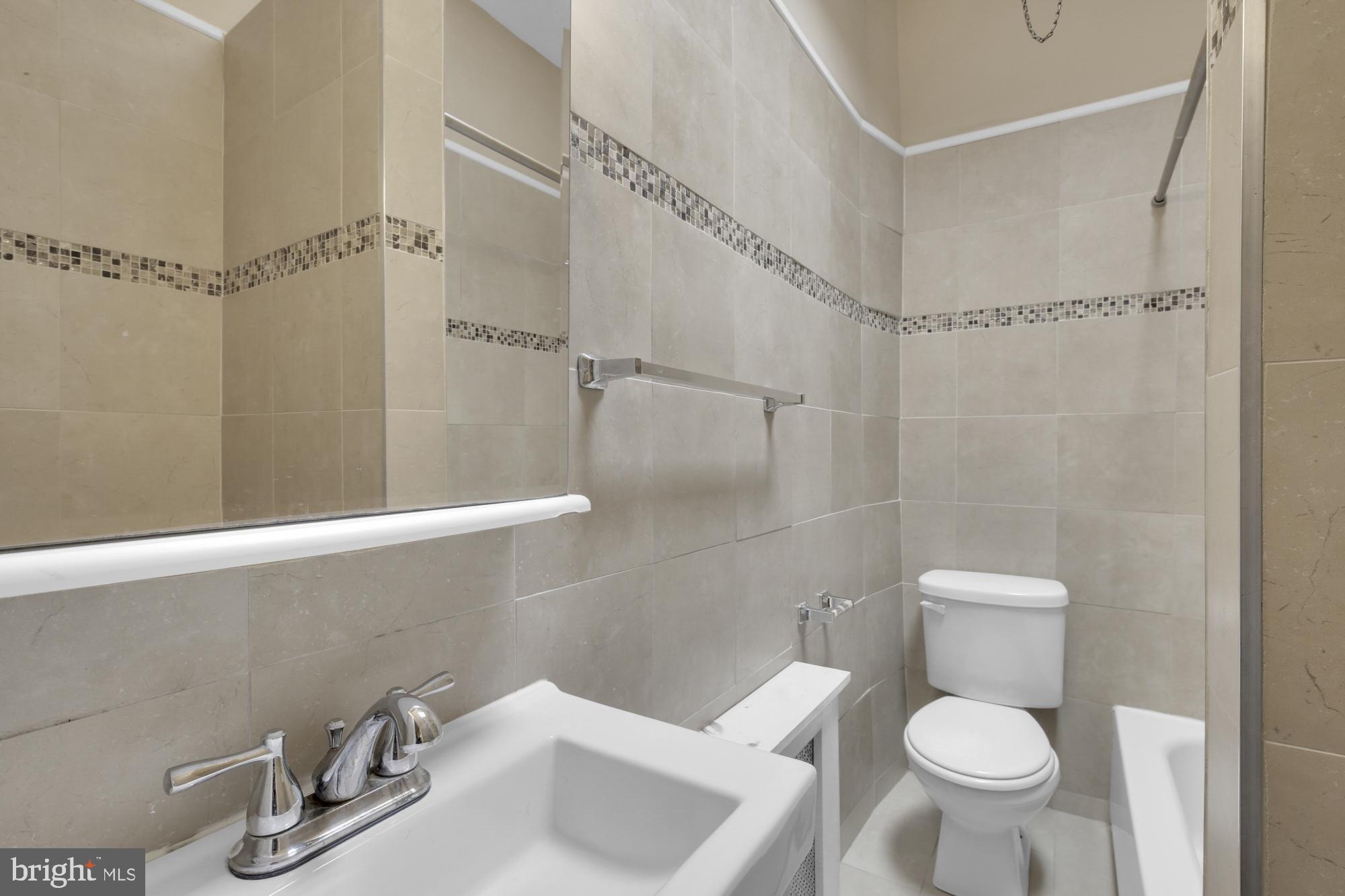 DICKENS SQ - Residential Lease