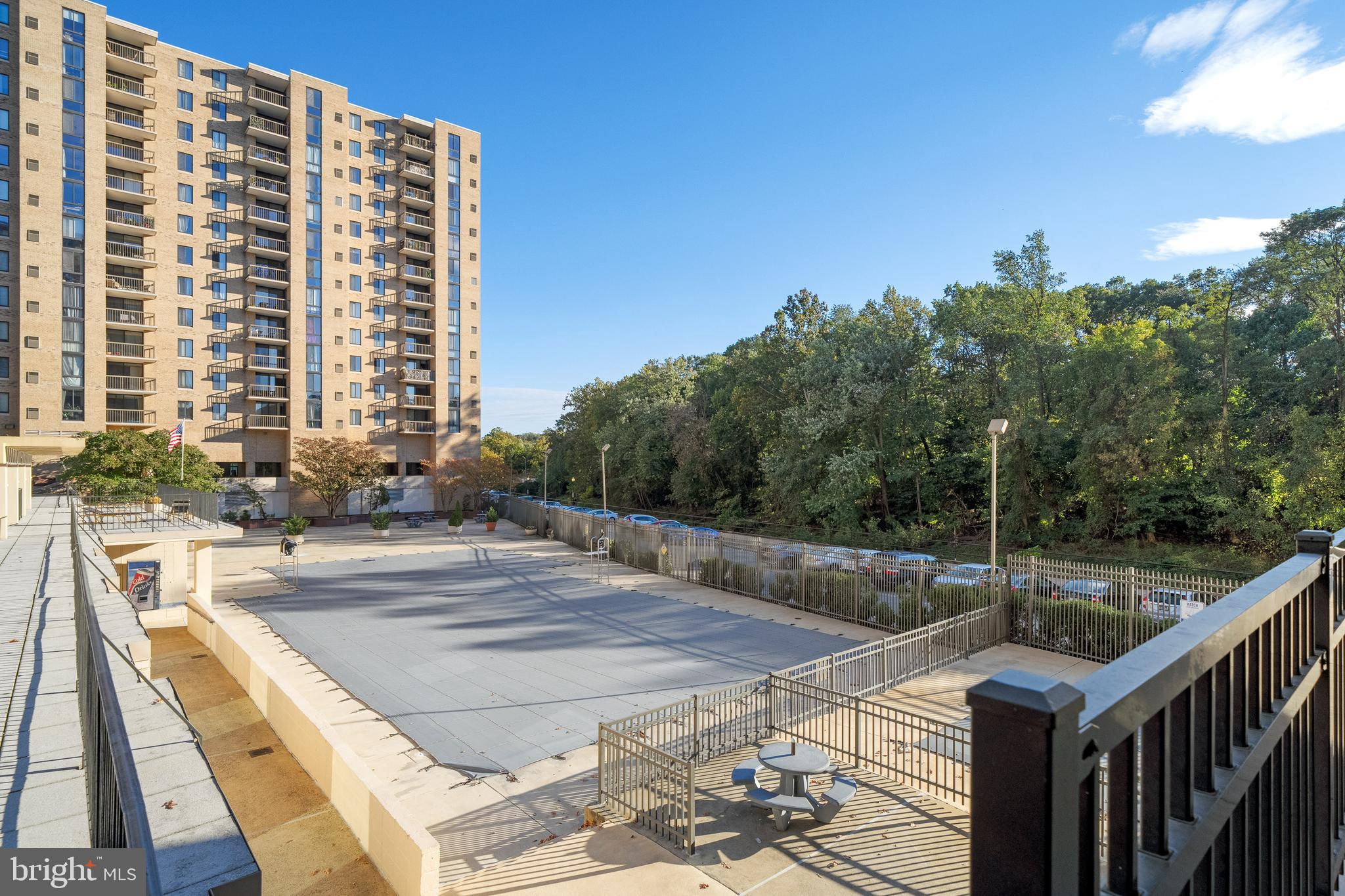 THE CARLTON - Residential