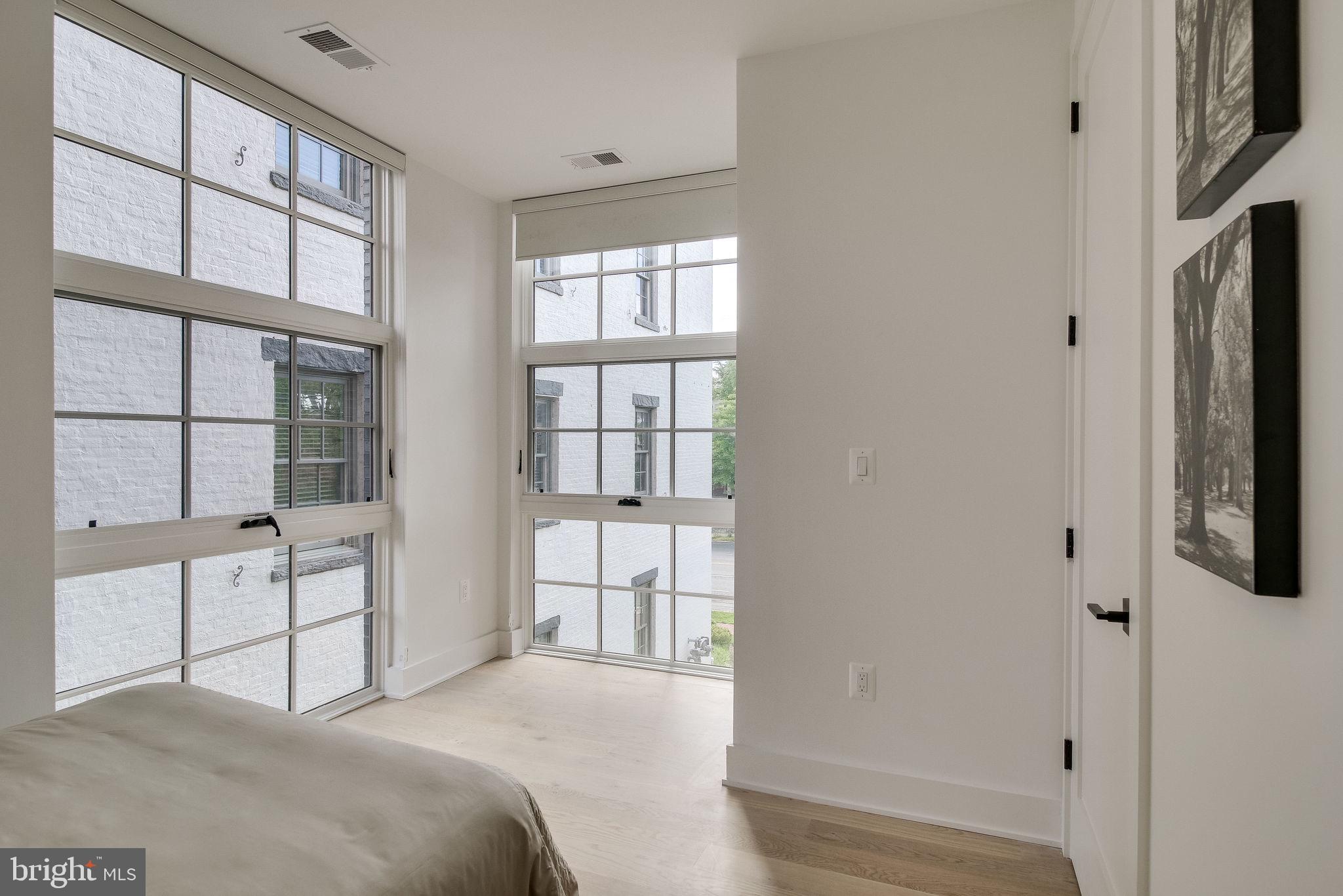 BOTTLING HOUSE - Residential Lease