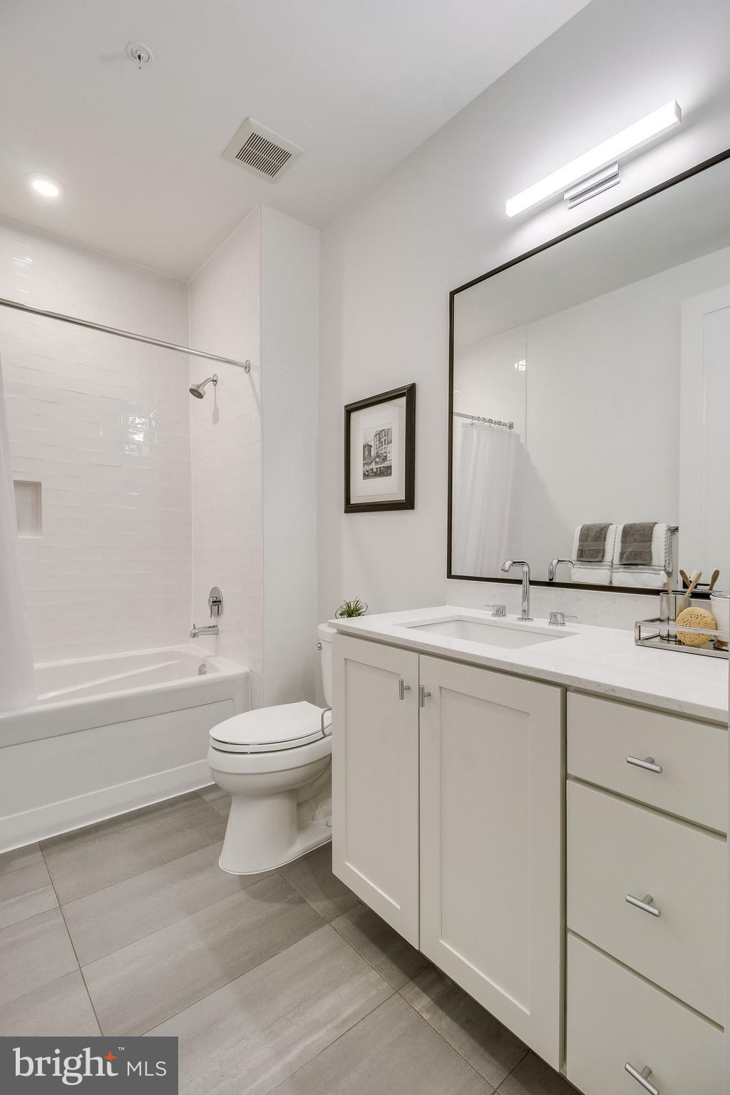 BOTTLING HOUSE - Residential Lease