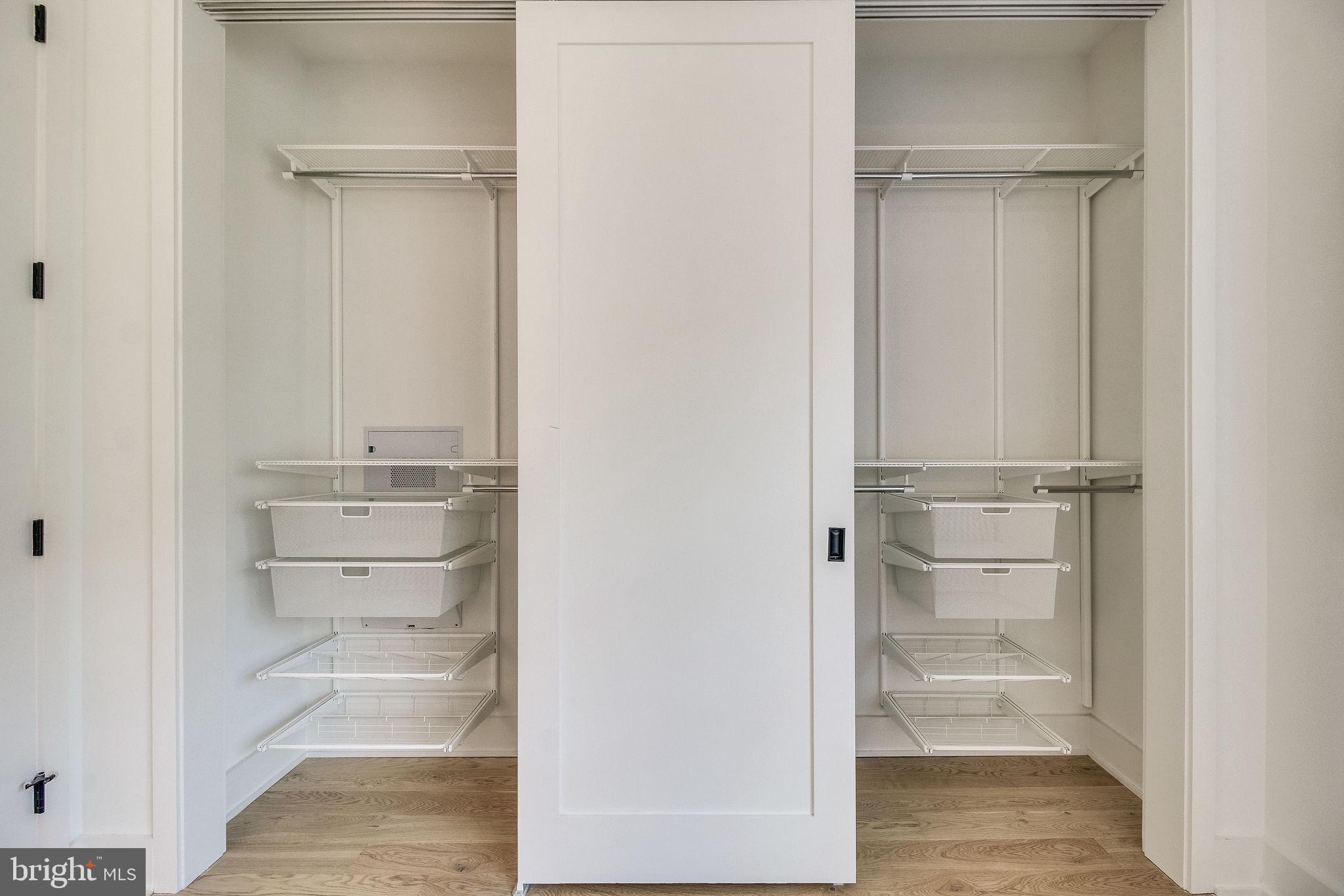 BOTTLING HOUSE - Residential Lease