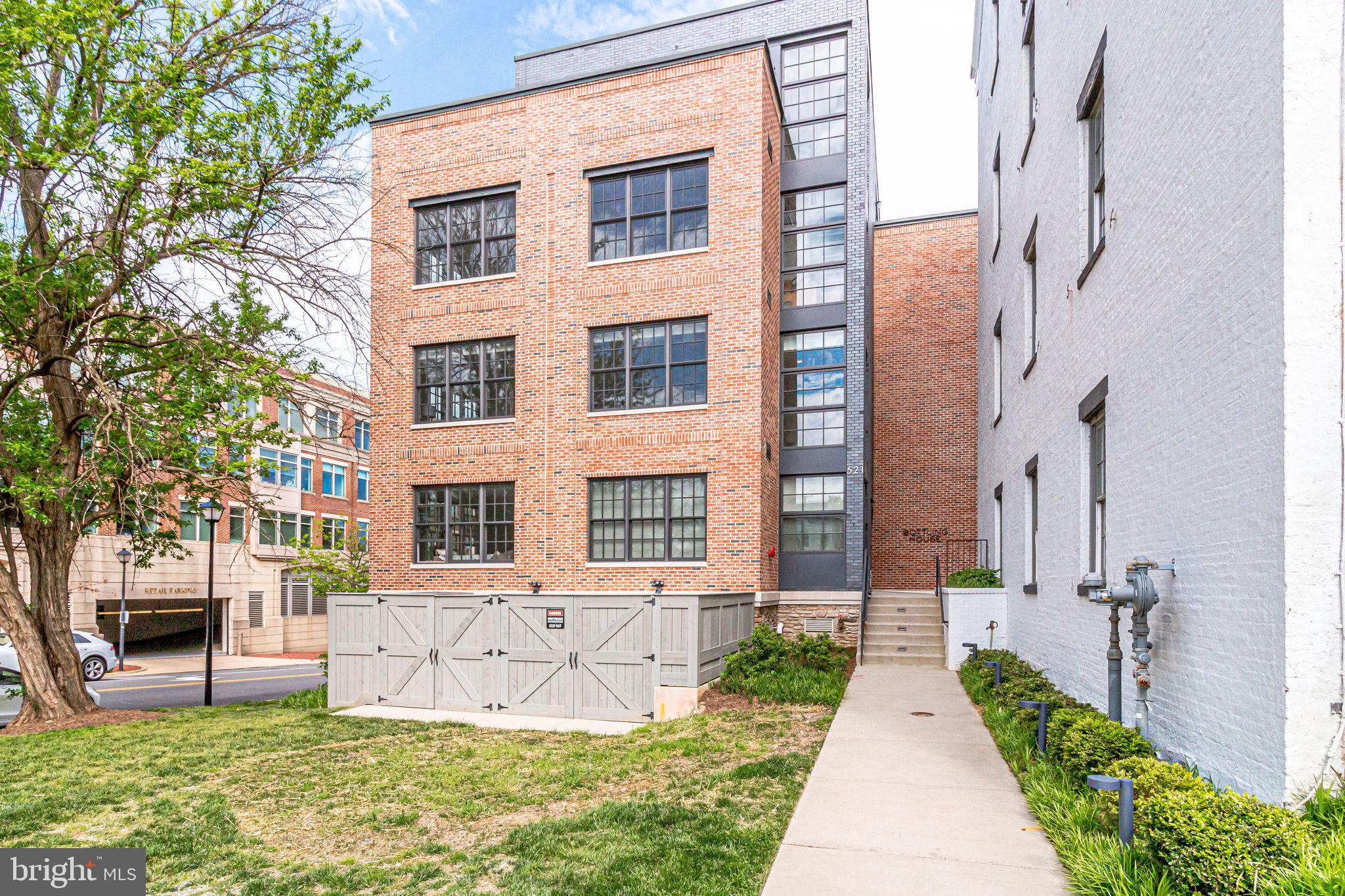 BOTTLING HOUSE - Residential Lease