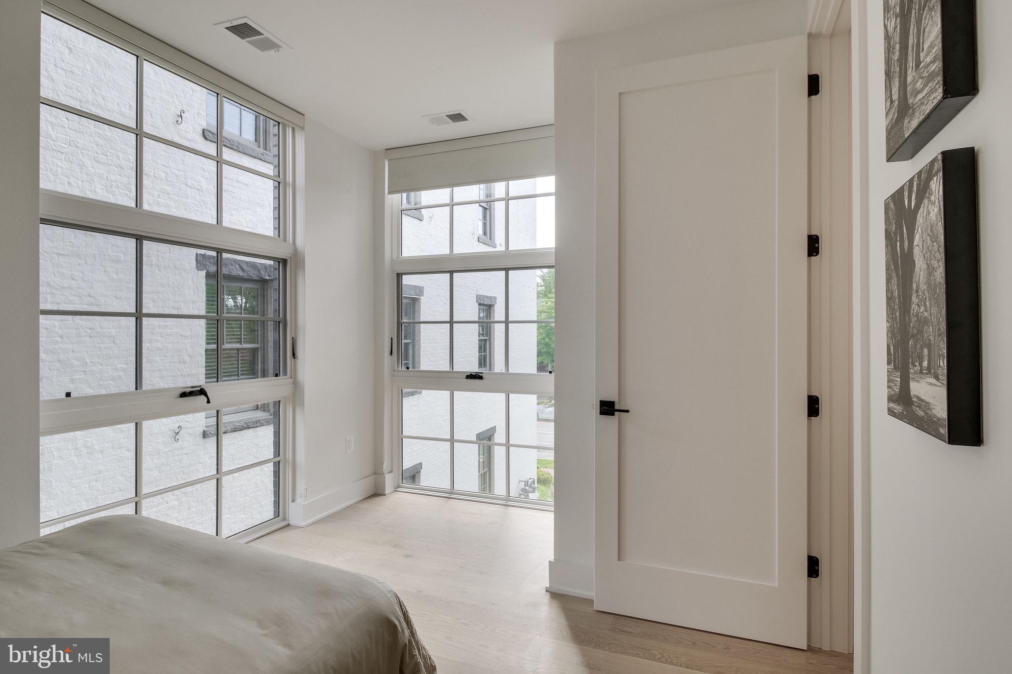 BOTTLING HOUSE - Residential Lease