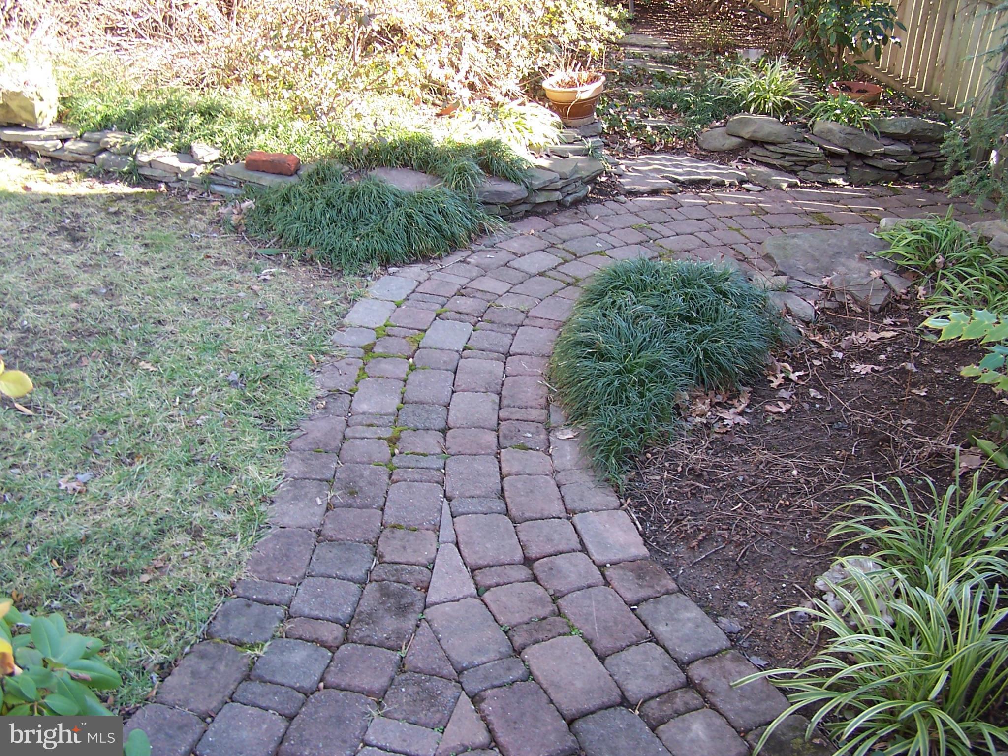 RAYMONDALE - Residential