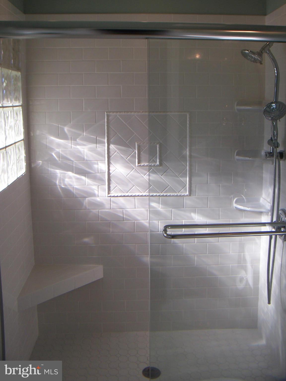 RAYMONDALE - Residential