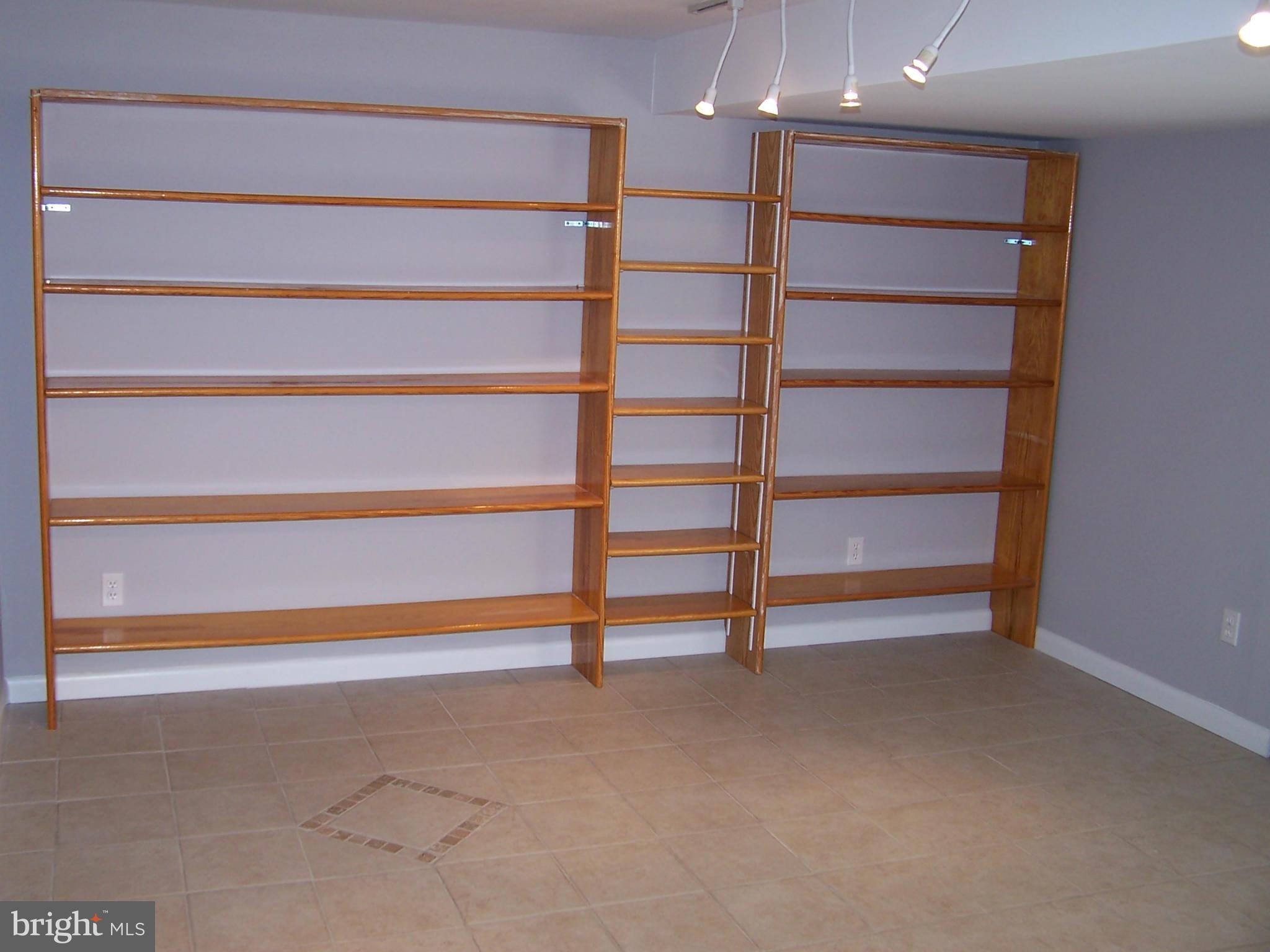 RAYMONDALE - Residential