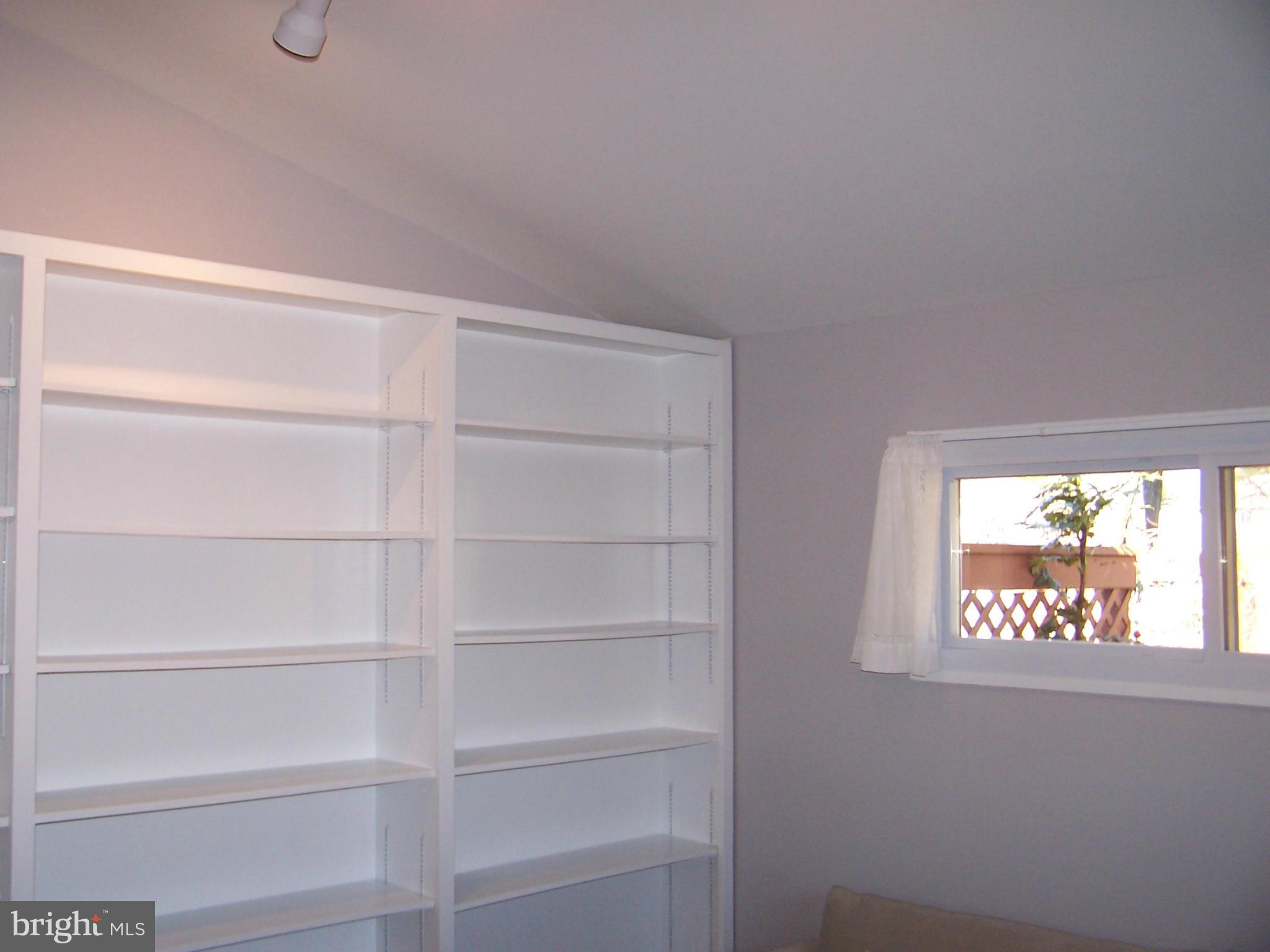 RAYMONDALE - Residential