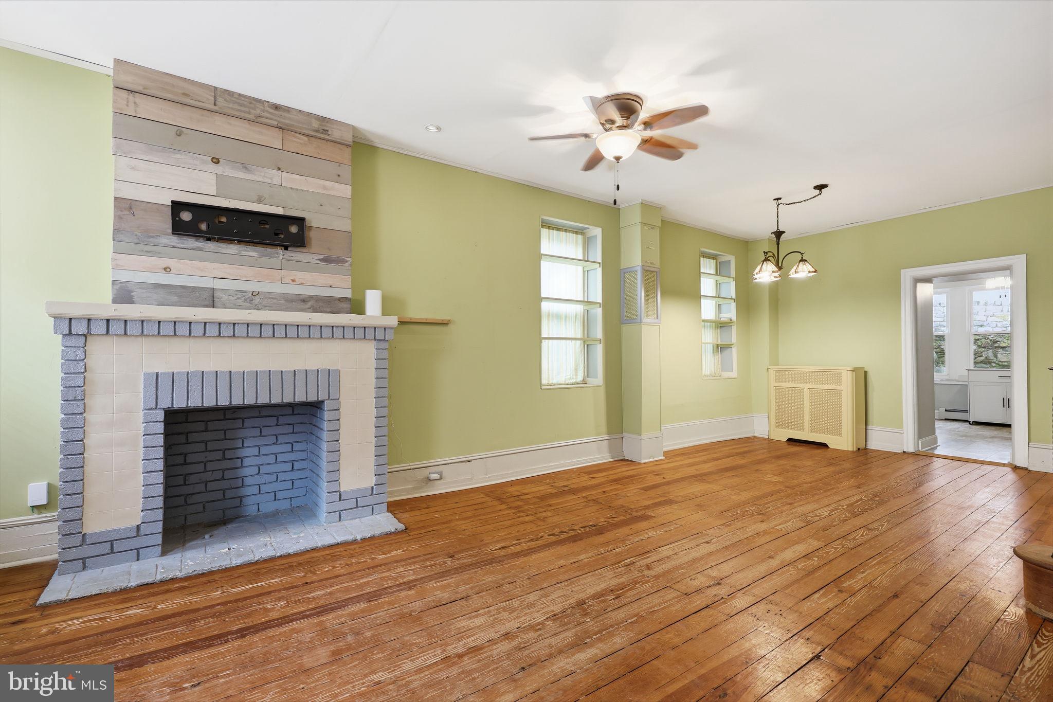 ROXBOROUGH - Residential