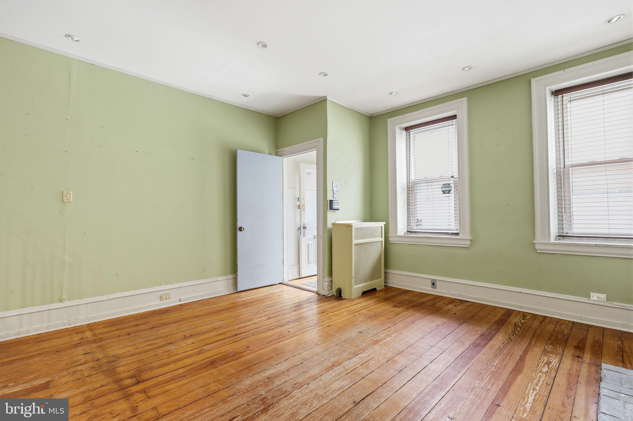 ROXBOROUGH - Residential