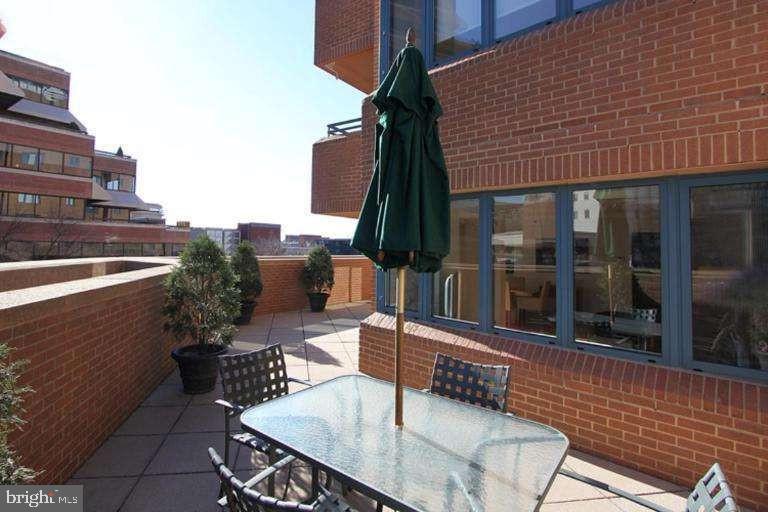 HAMPDEN SQUARE - Residential