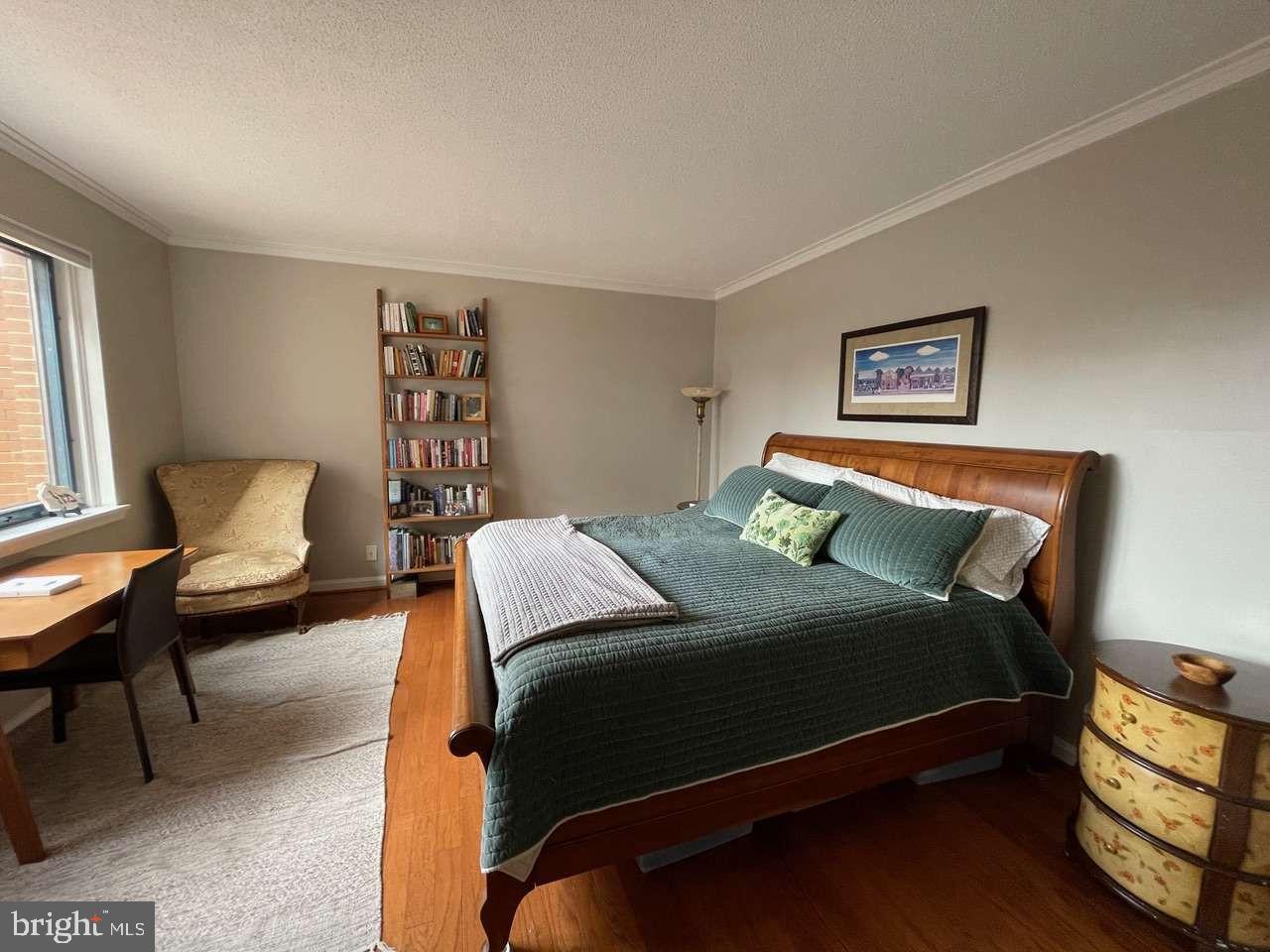 HAMPDEN SQUARE - Residential