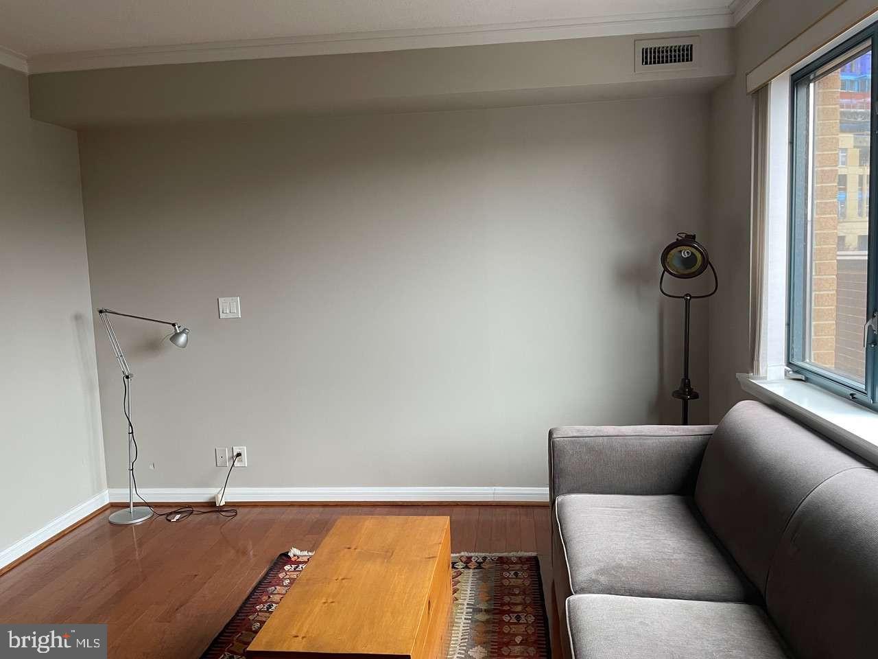 HAMPDEN SQUARE - Residential