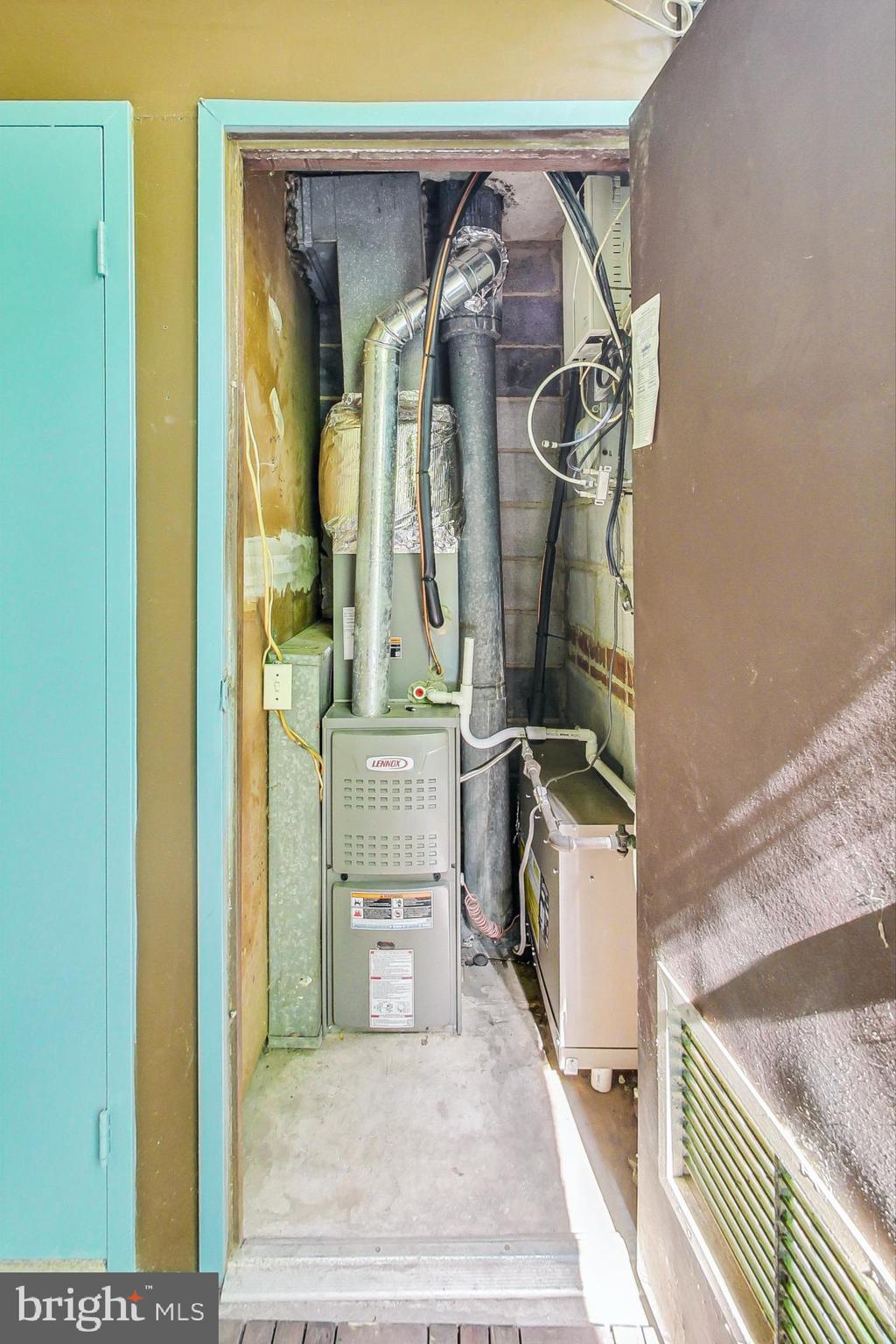 HUNTERS WOODS VILLAGE - Residential