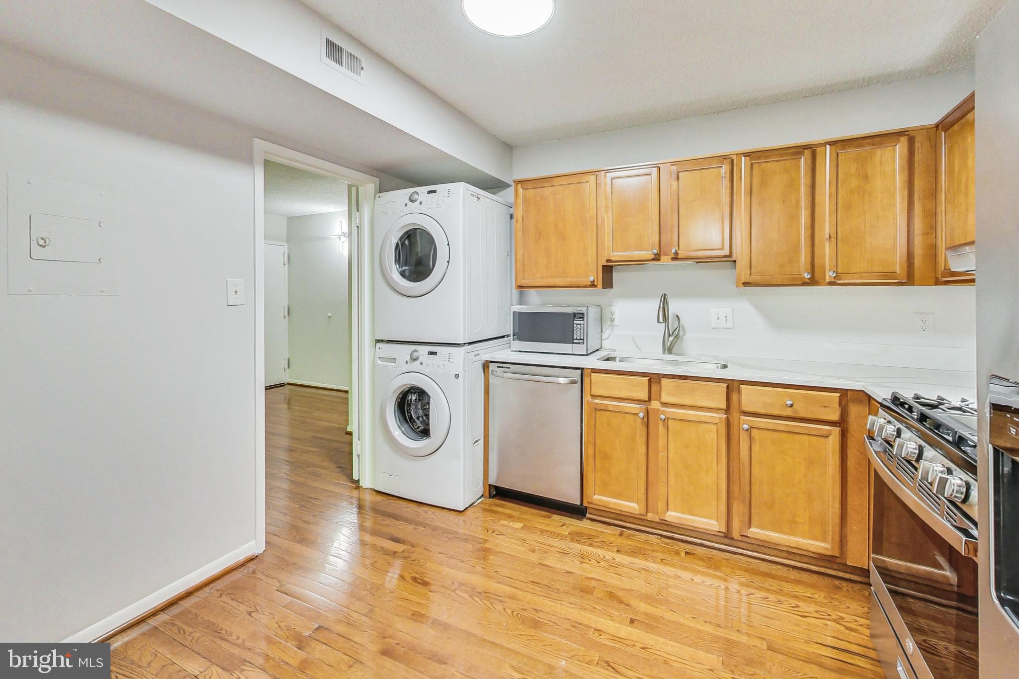 HUNTERS WOODS VILLAGE - Residential