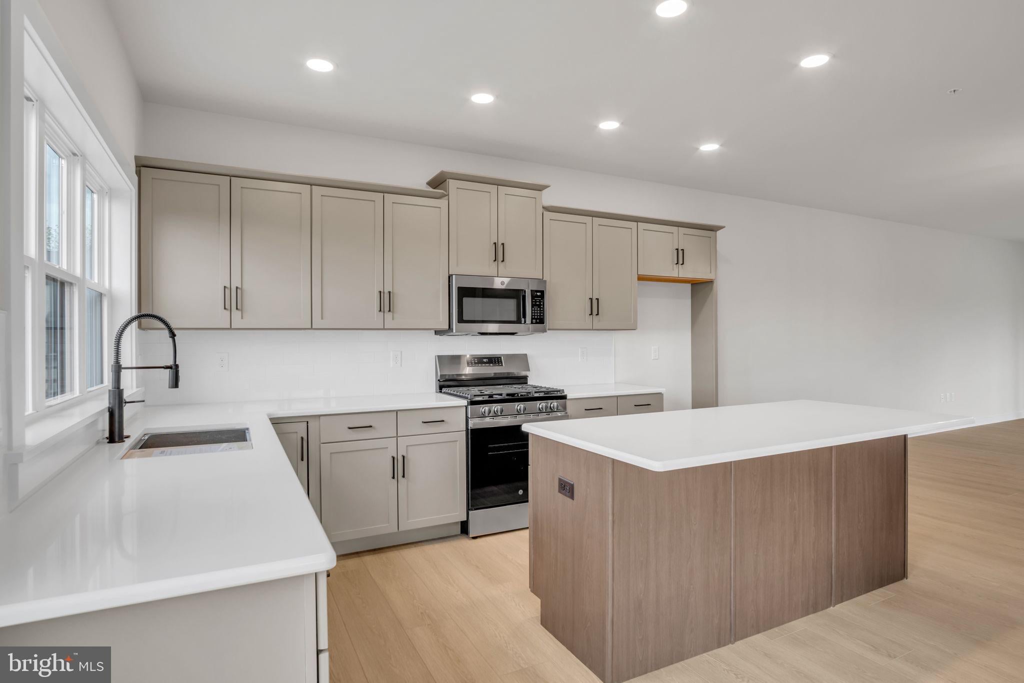 194 TRAILSIDE COURT