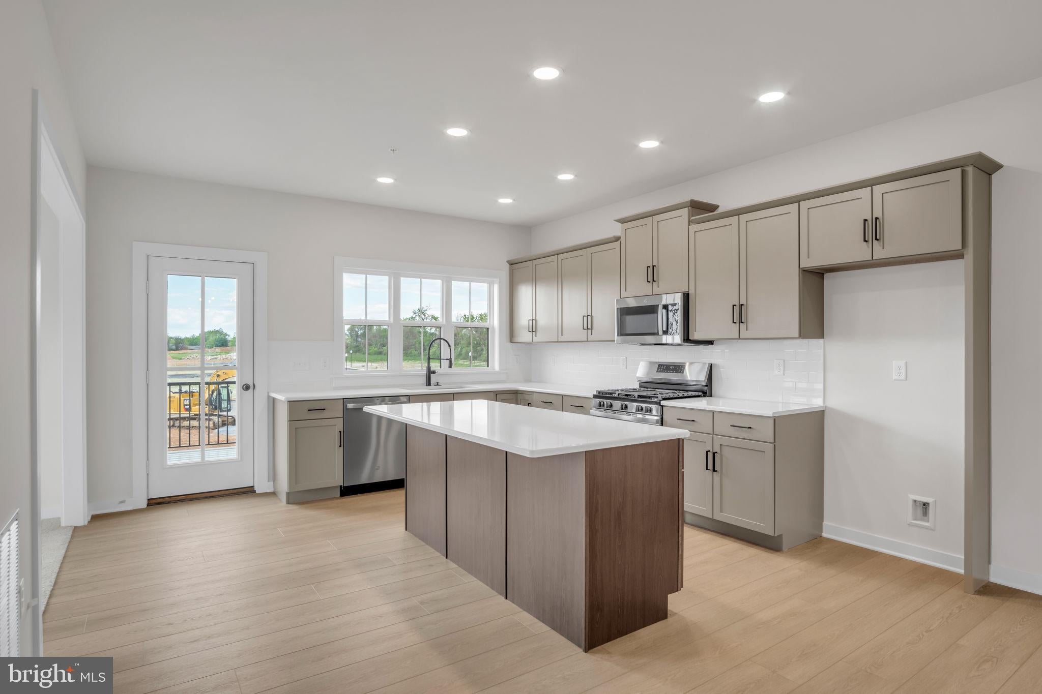 194 TRAILSIDE COURT