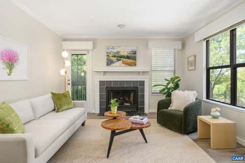 Condo For Sale - 338 South Pantops Dr<br/> CHARLOTTESVILLE, VA 22911