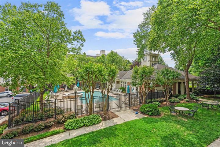 STRATFORD CONDOMINIUMS - Residential