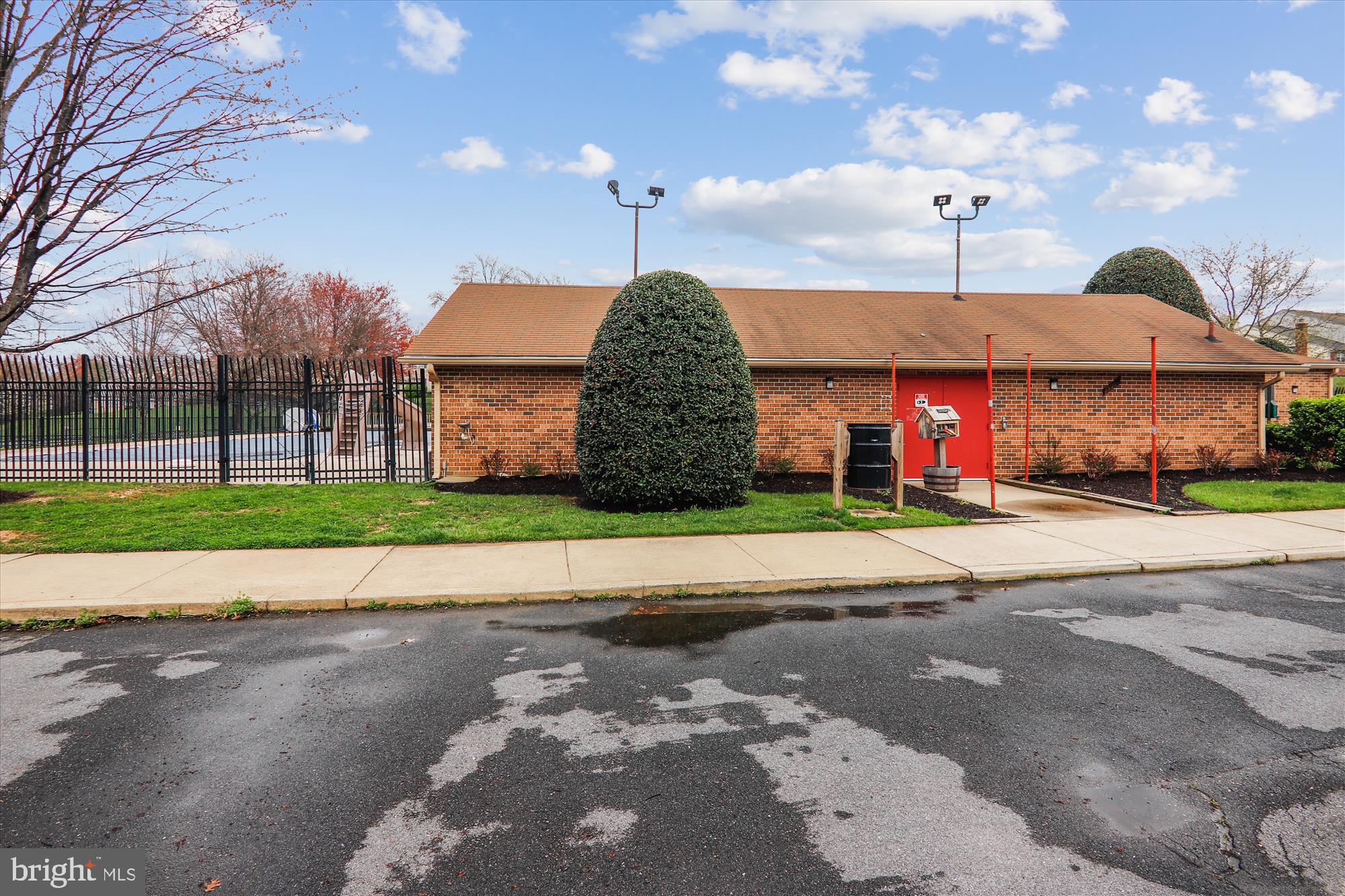 STKBRDGE AT TANGLWD COD - Residential Lease