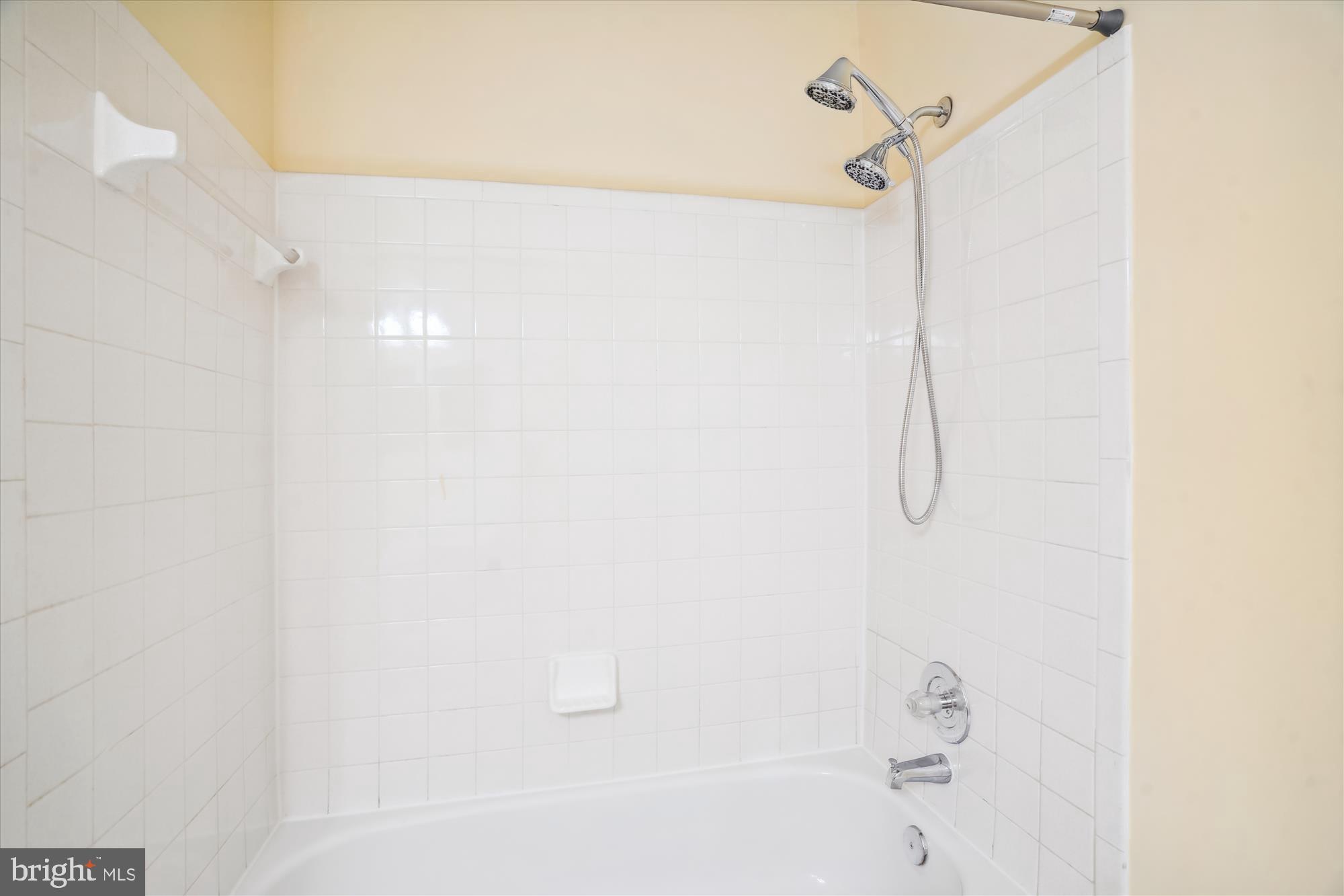 STKBRDGE AT TANGLWD COD - Residential Lease