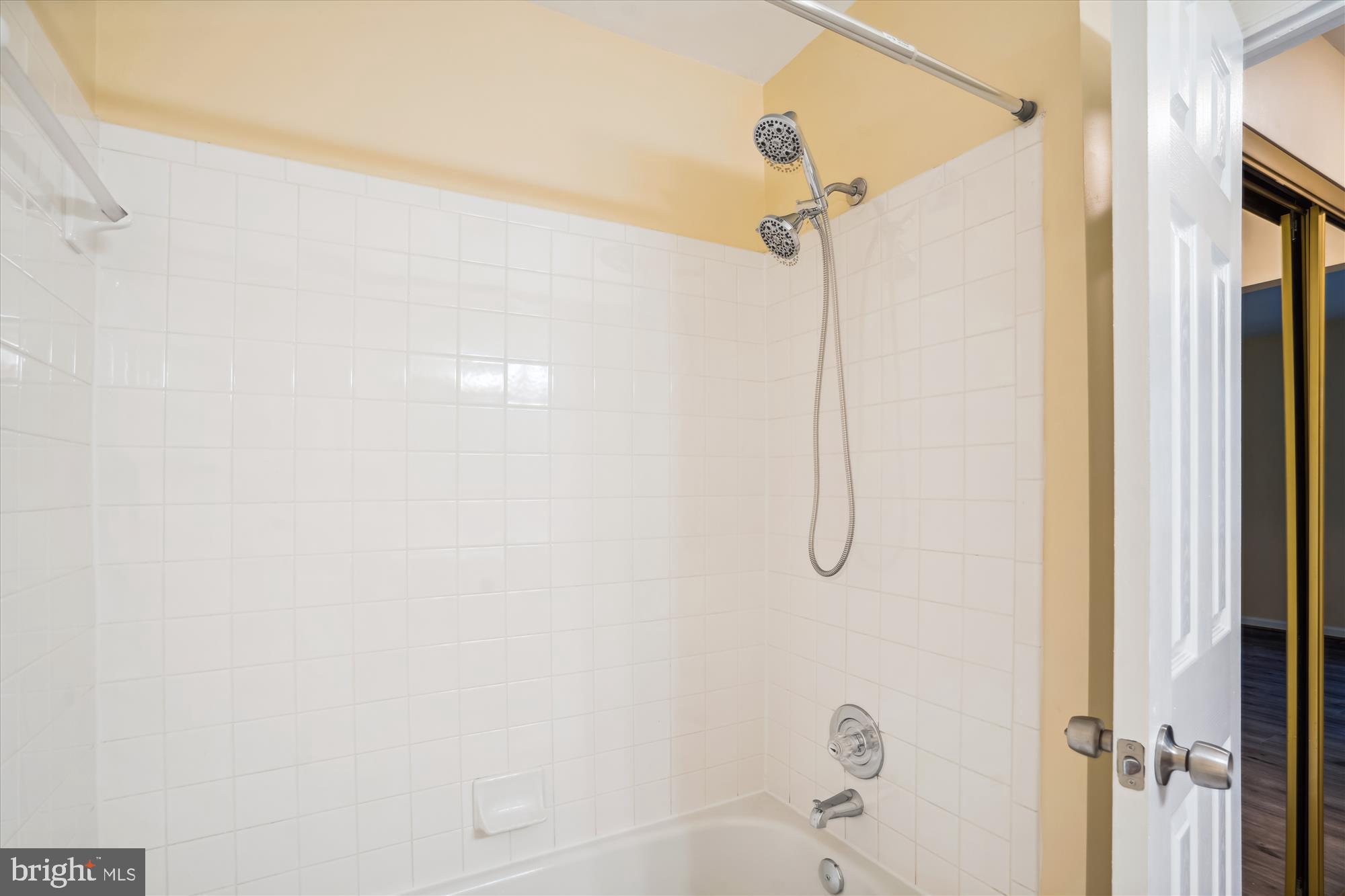 STKBRDGE AT TANGLWD COD - Residential Lease