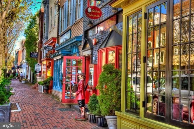 RIVERSIDE ESTATES - Residential