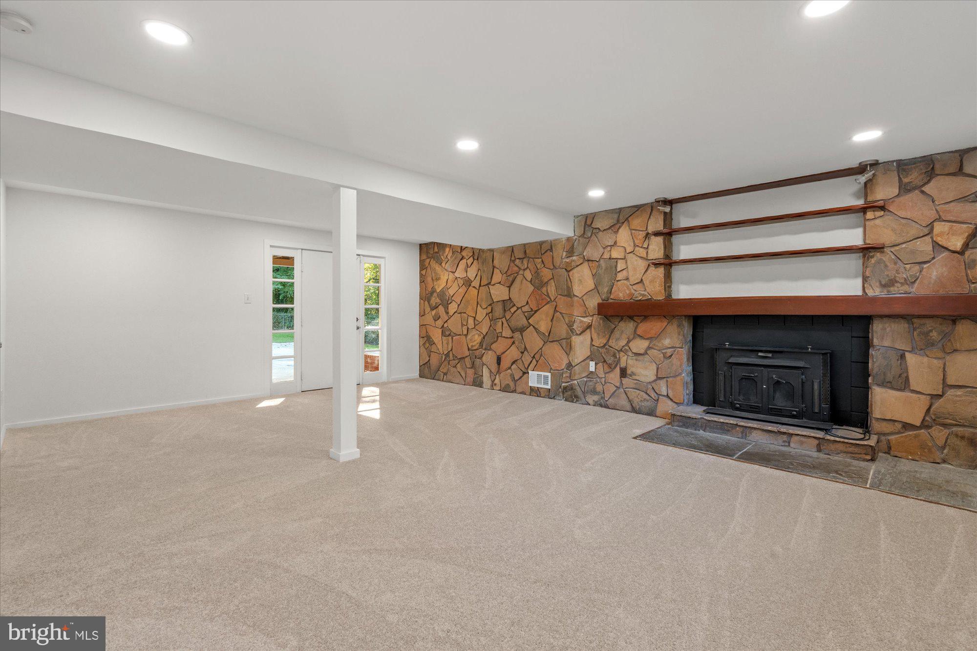 RIVERSIDE ESTATES - Residential