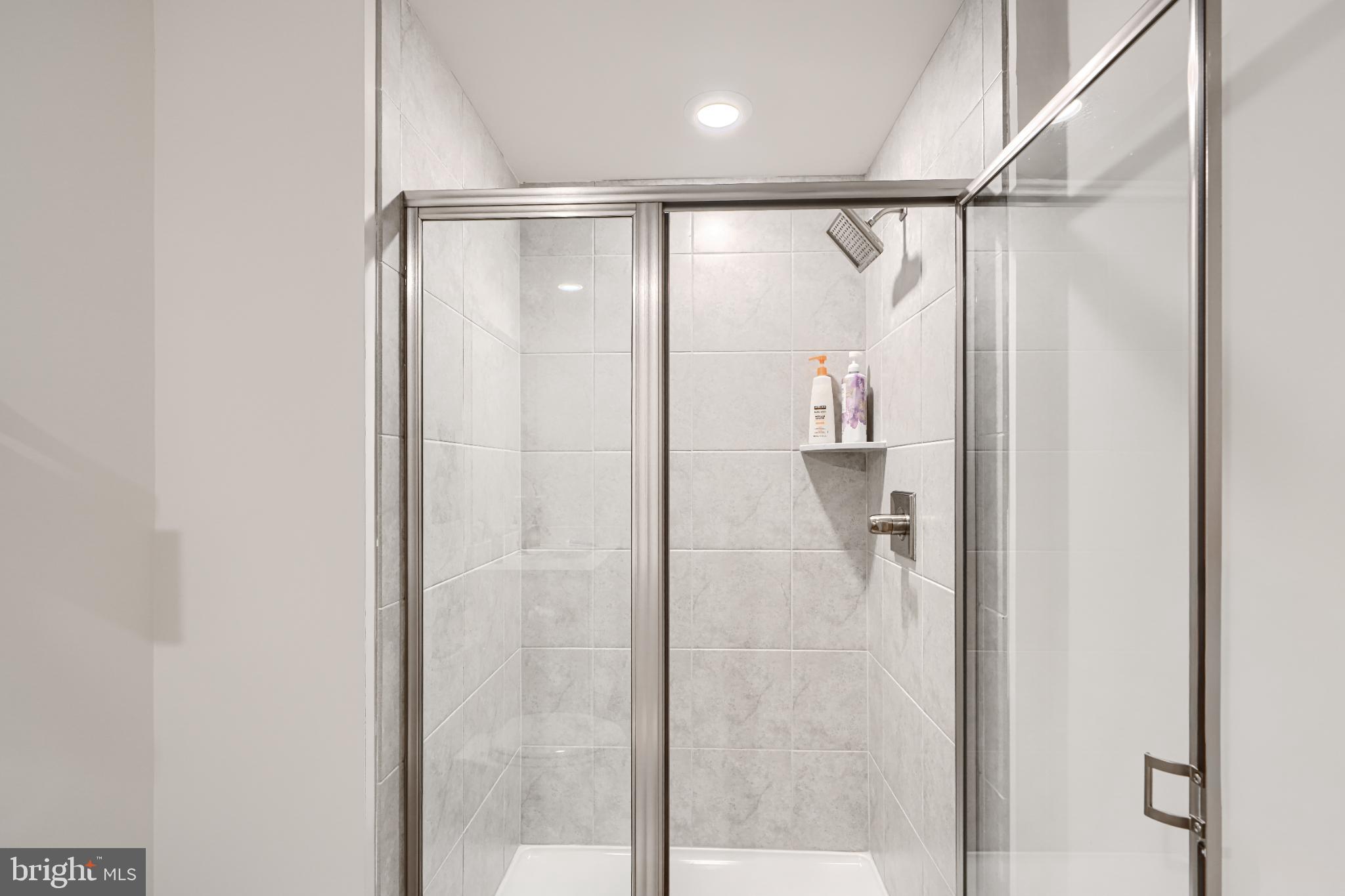 WOODRIDGE AT LAKE LINGANORE - Residential Lease