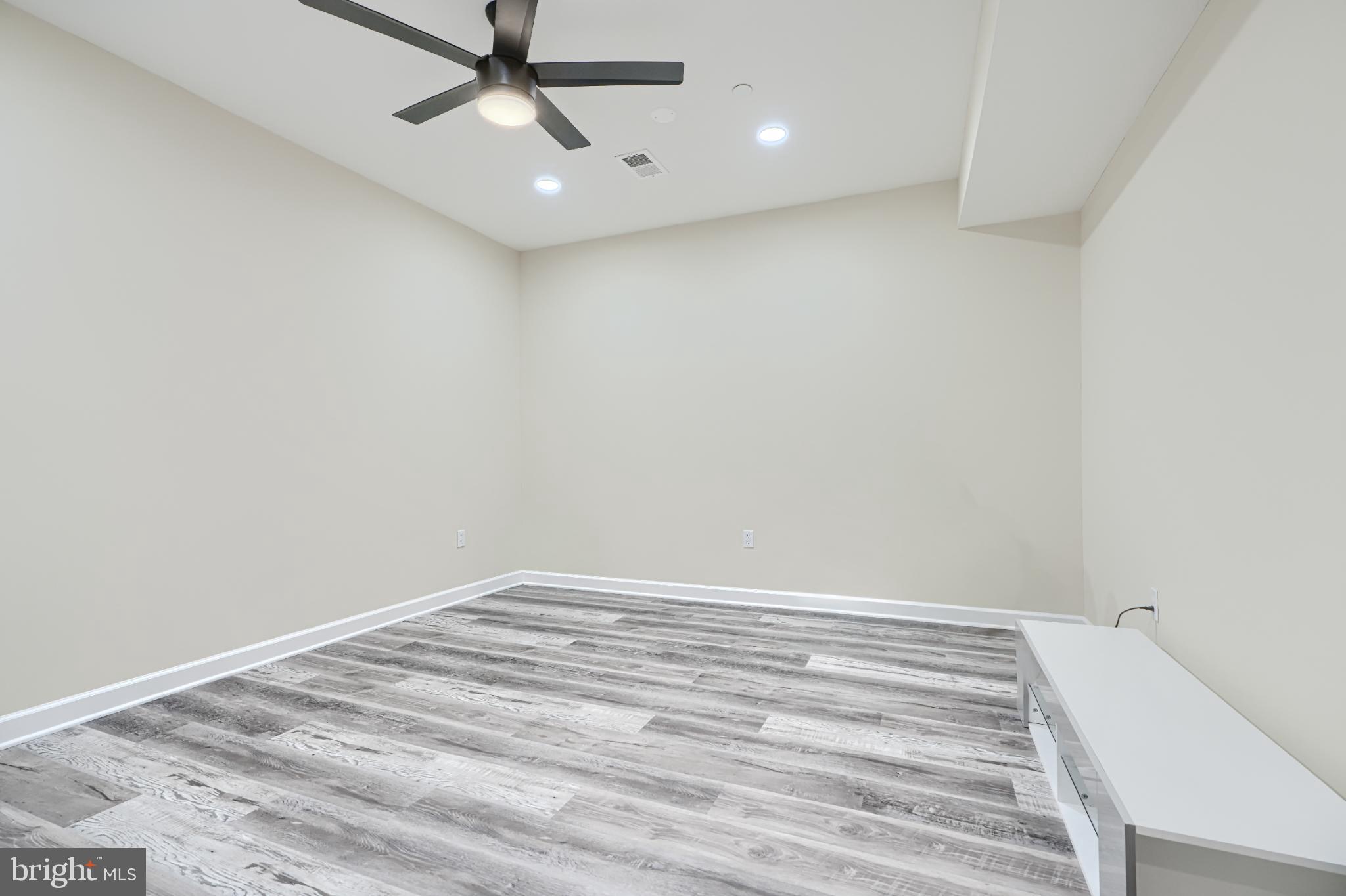 WOODRIDGE AT LAKE LINGANORE - Residential Lease