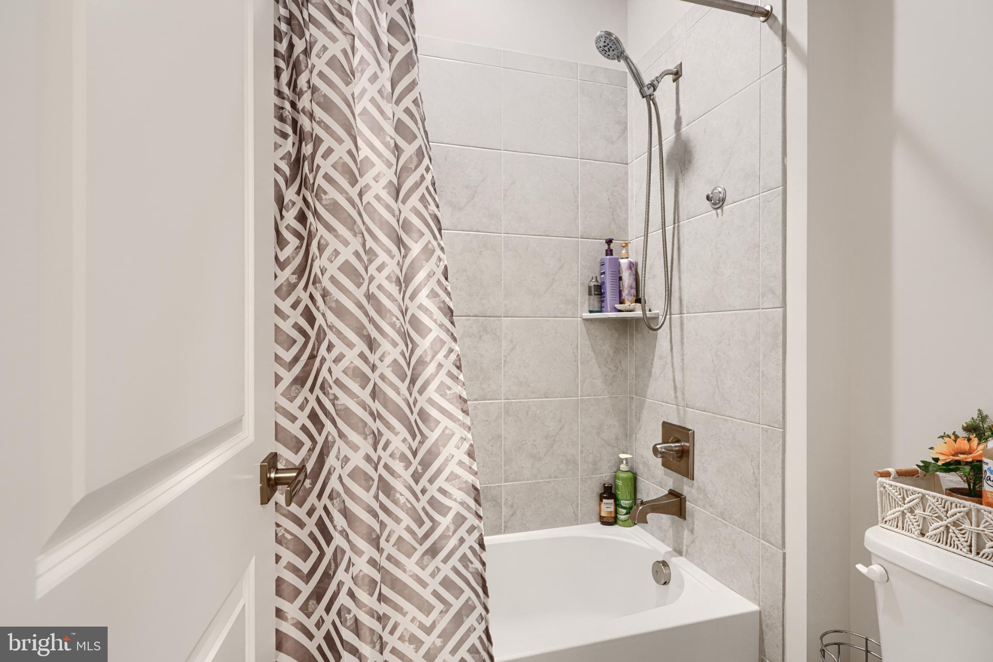 WOODRIDGE AT LAKE LINGANORE - Residential Lease