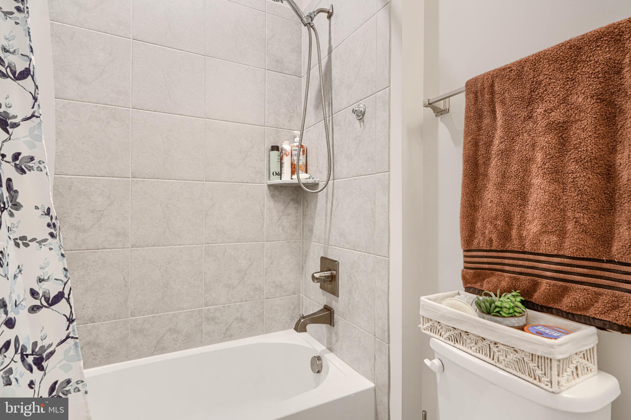 WOODRIDGE AT LAKE LINGANORE - Residential Lease