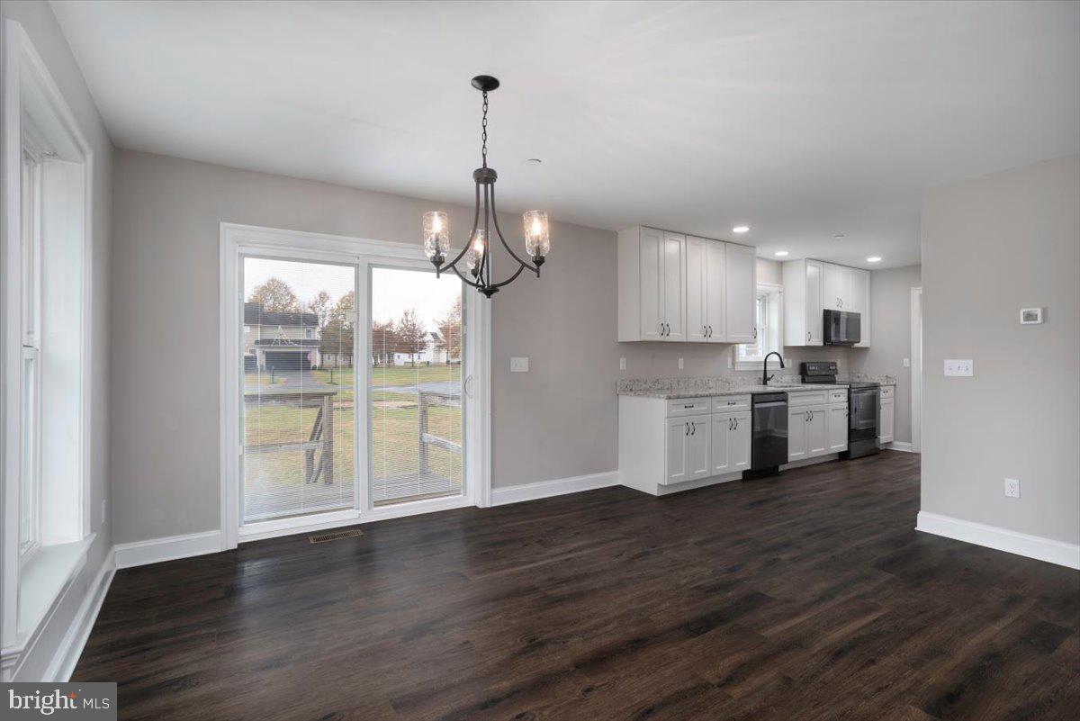 THE CROSSINGS AT EAST NEW MARKET - Residential