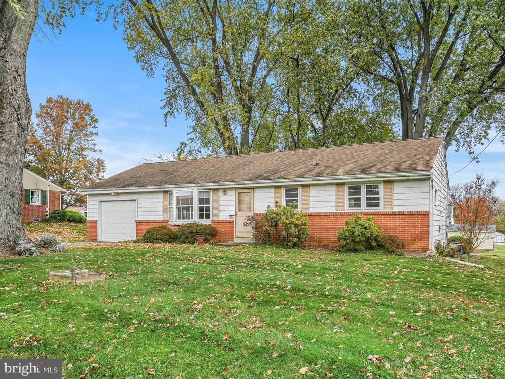 Photo of 327 Homecrest Drive, Willow Street, PA 17584 (MLS # PALA2043156)