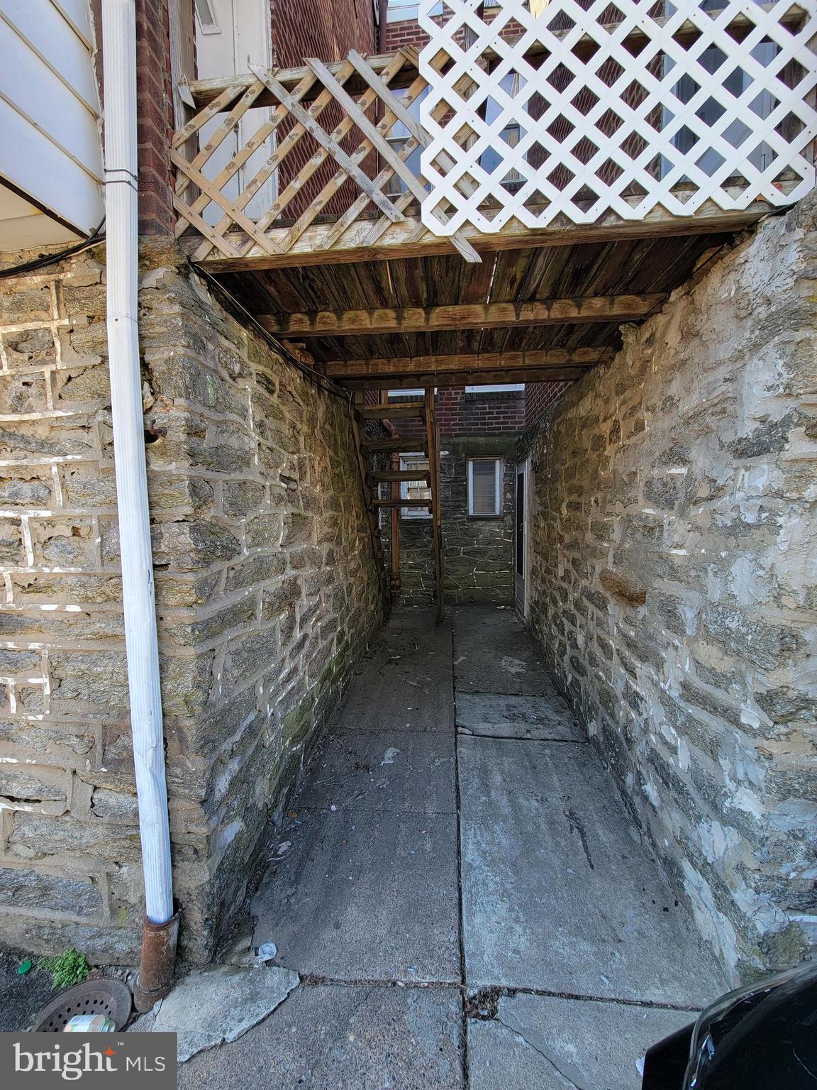 MAYFAIR (WEST) - Residential Income