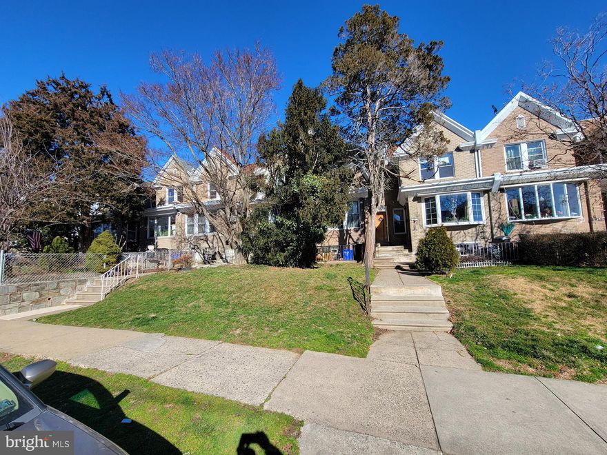 Calling all investors or Owner occupants don't miss this desirable duplex in Mayfair large front yard, featuring a clean first floor vacant unit, laminate flooring, freshly painted,  full unfinished basement for storage,  second floor occupied long term tenant, easy show on first floor appointment on second for serious inquires only.