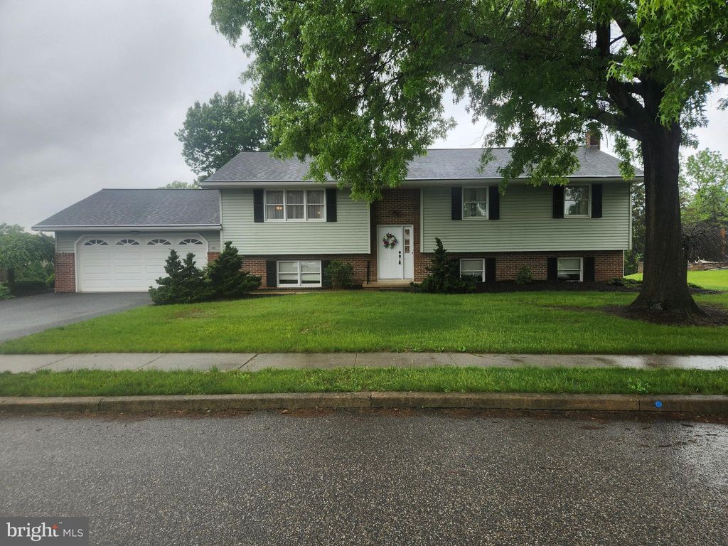Photo of 22 Hemlock Circle, ELIZABETHTOWN, PA 17022 (MLS # PALA2069864)
