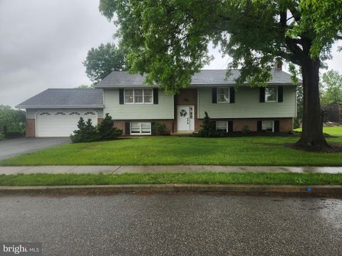 Photo of 22 Hemlock Circle, ELIZABETHTOWN, PA 17022 (MLS # PALA2069864)