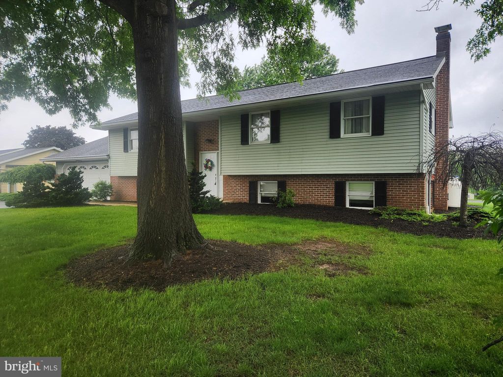 Photo of 22 Hemlock Circle, ELIZABETHTOWN, PA 17022 (MLS # PALA2069864)