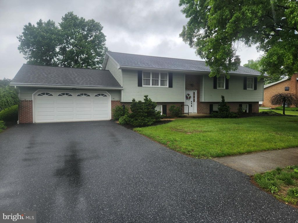 Photo of 22 Hemlock Circle, ELIZABETHTOWN, PA 17022 (MLS # PALA2069864)