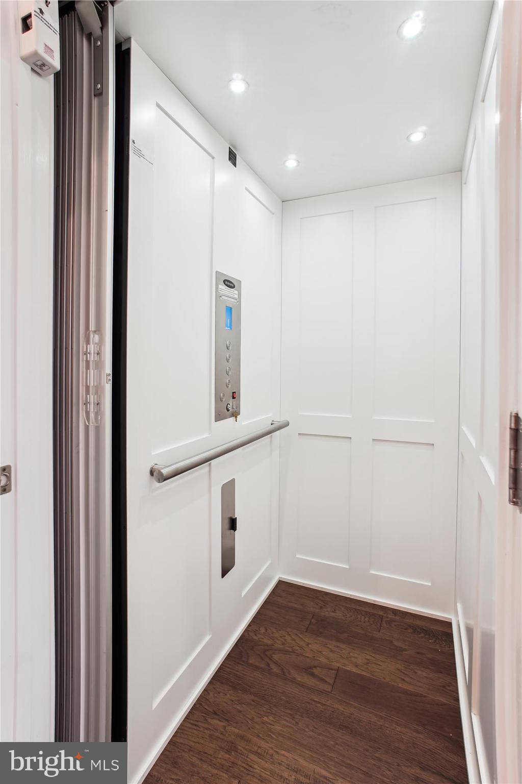 UNION PARK AT MCLEAN - Residential