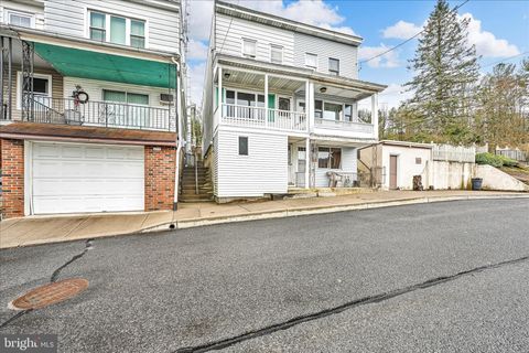 Townhouse For Sale - 457 Church Street<br/> Schuylkill County, MINERSVILLE, PA 17954